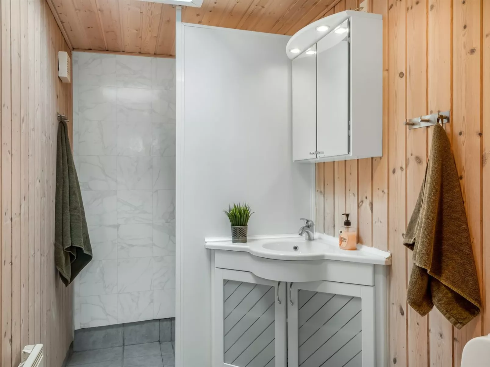 "Gudfast" - 300m to the fjord-Dedans