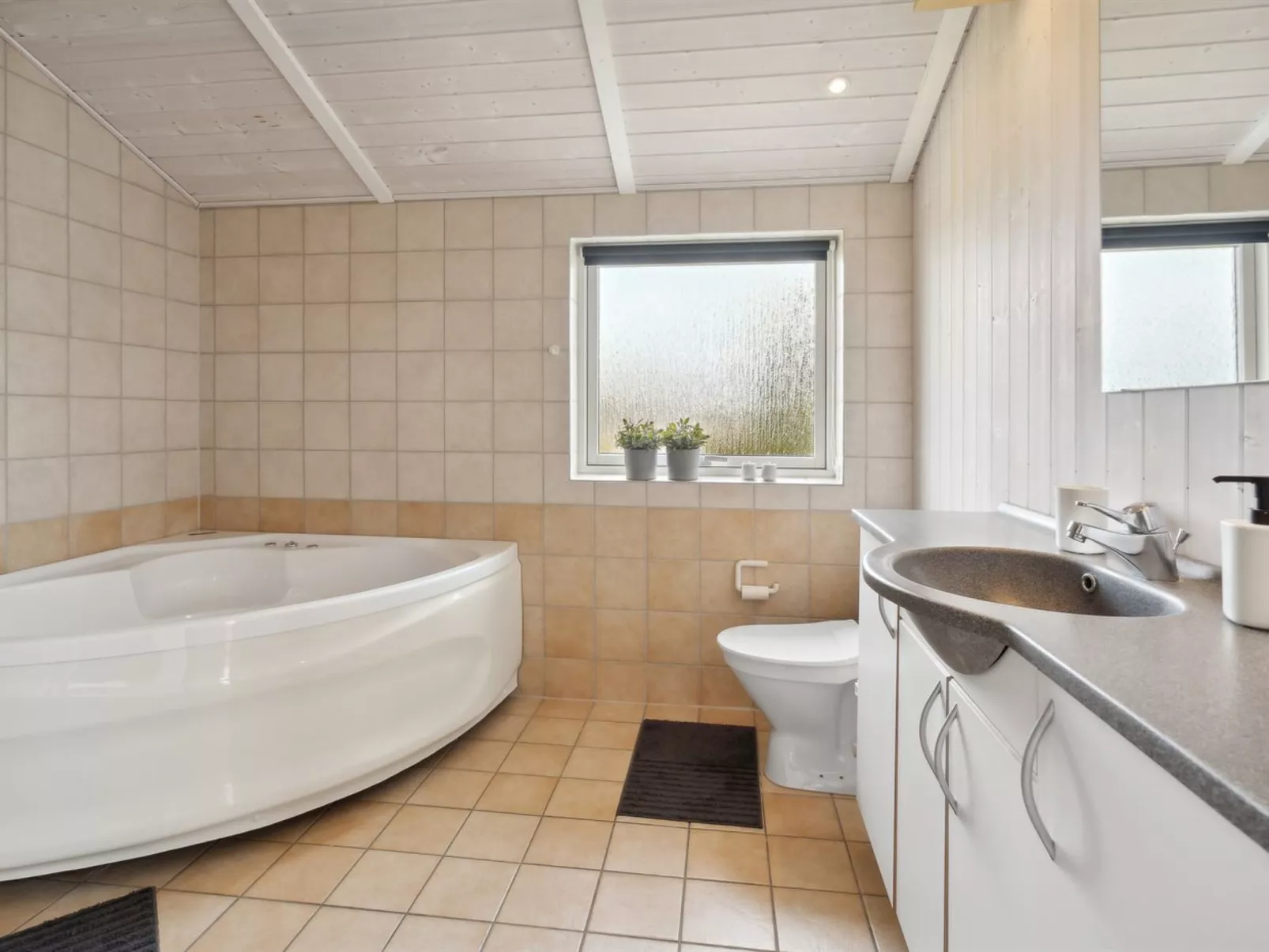 "Arnod" - 400m from the sea-Dedans