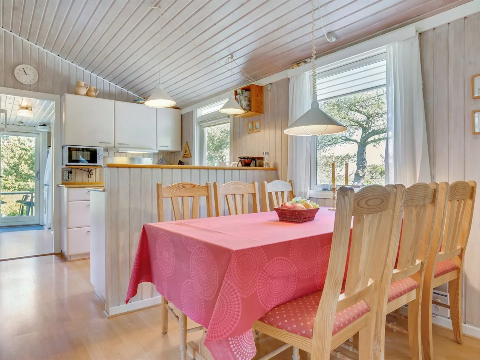 "Hrefna" - 350m from the sea-Drinnen