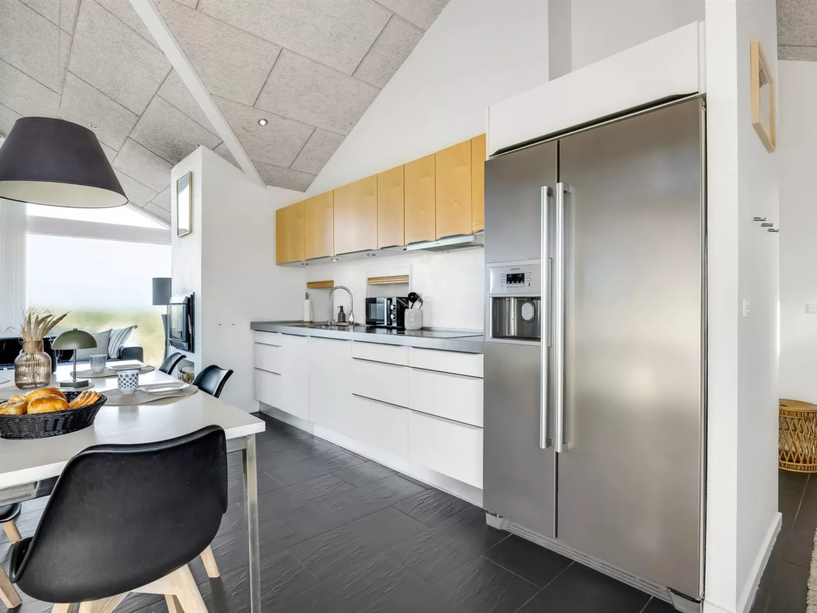 "Antonie" - 95m from the sea-Drinnen