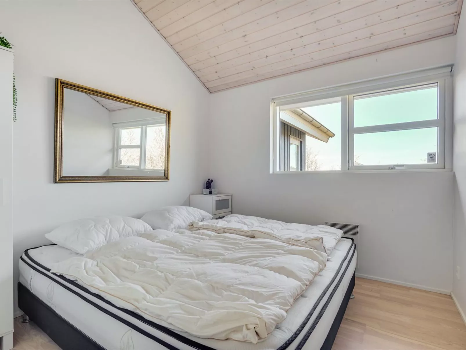 "Dorithea" - 3.5km from the sea-Inside