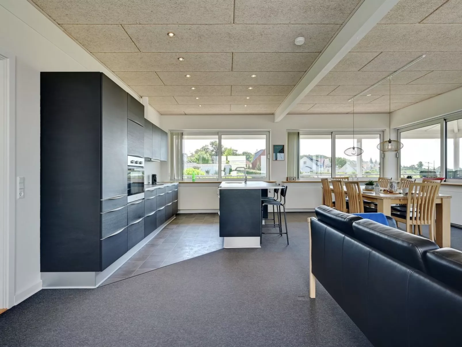 "Irma" - 25m from the sea-Inside