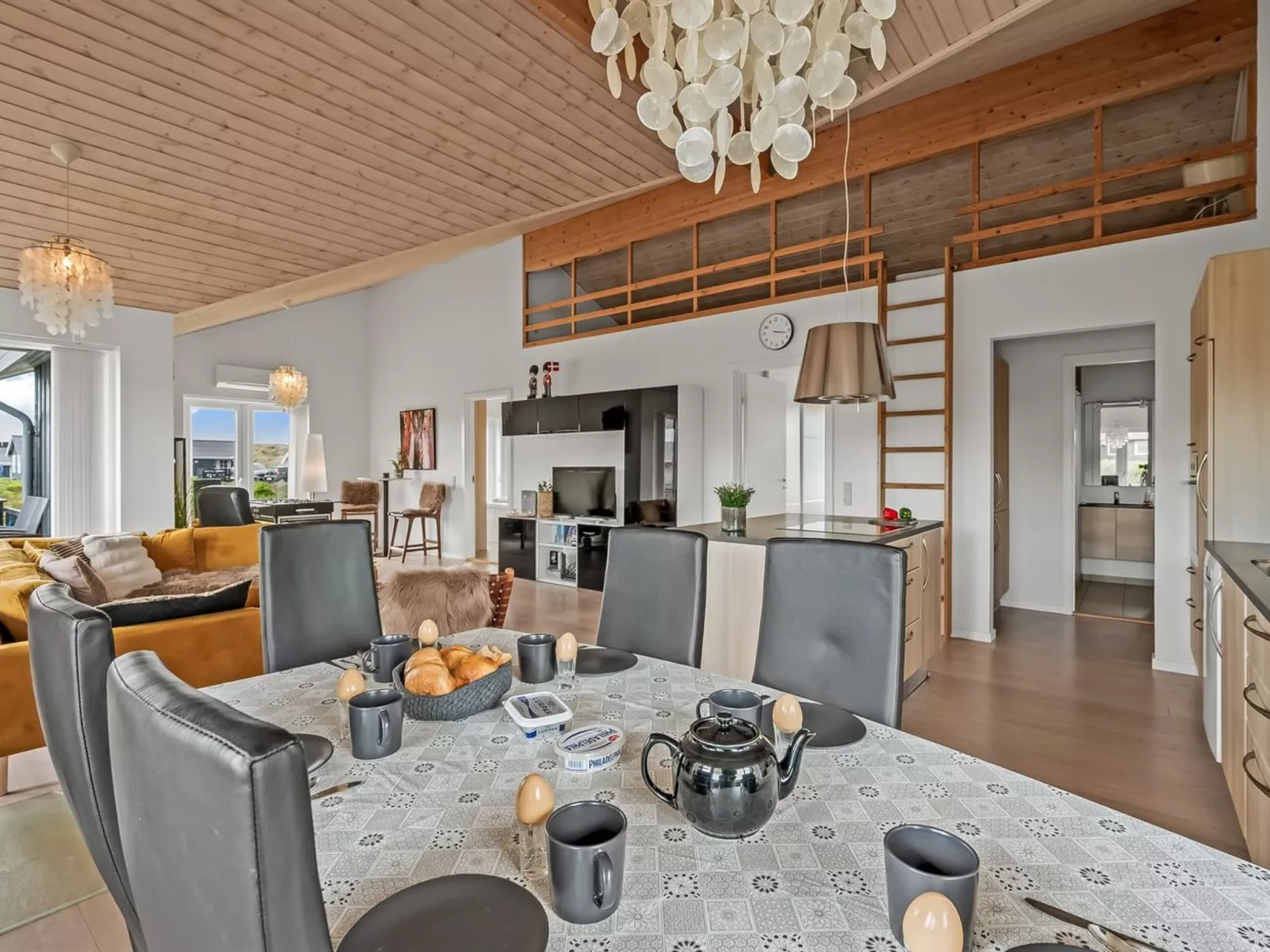 "Sibyll" -  from the sea-Drinnen