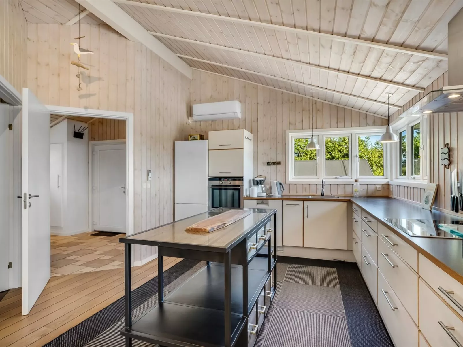 "Eljas" - 200m to the fjord-Inside