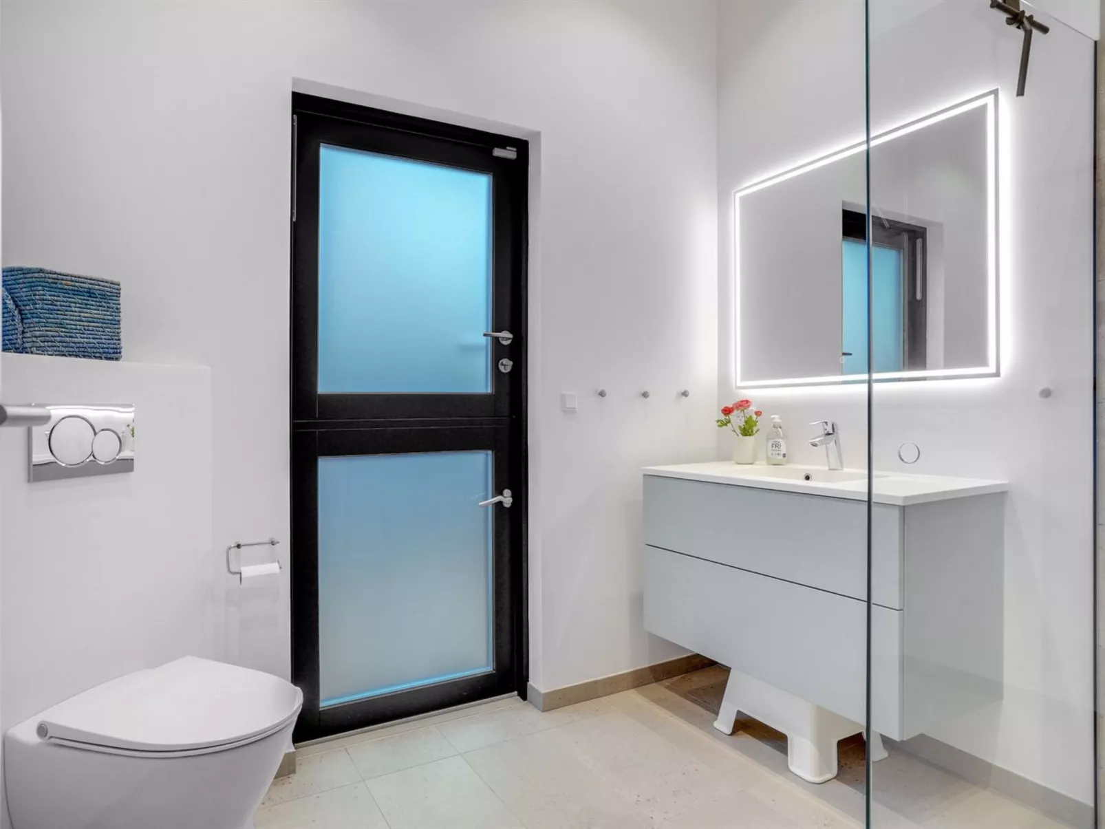 "Gunnor" - 1.3km from the sea-Inside