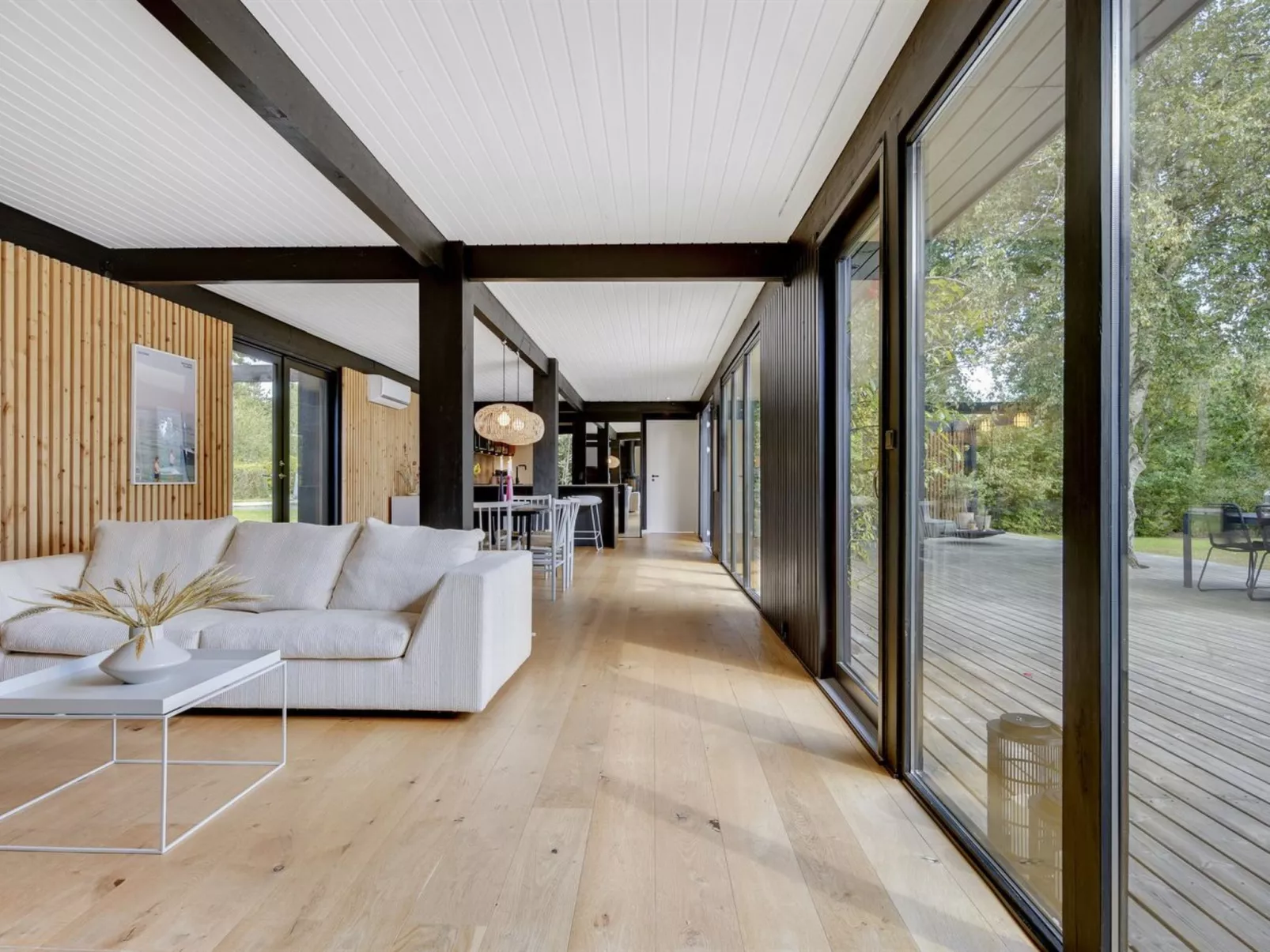 "Hævnir" - 1km from the sea-Dedans