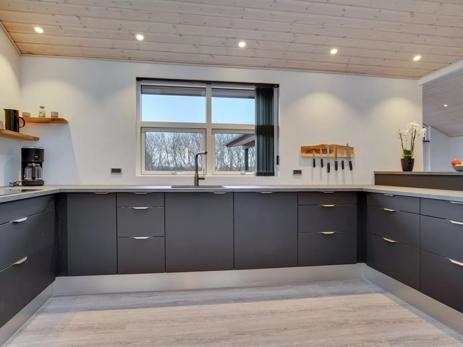 "Amitola" - 700m from the sea-Inside