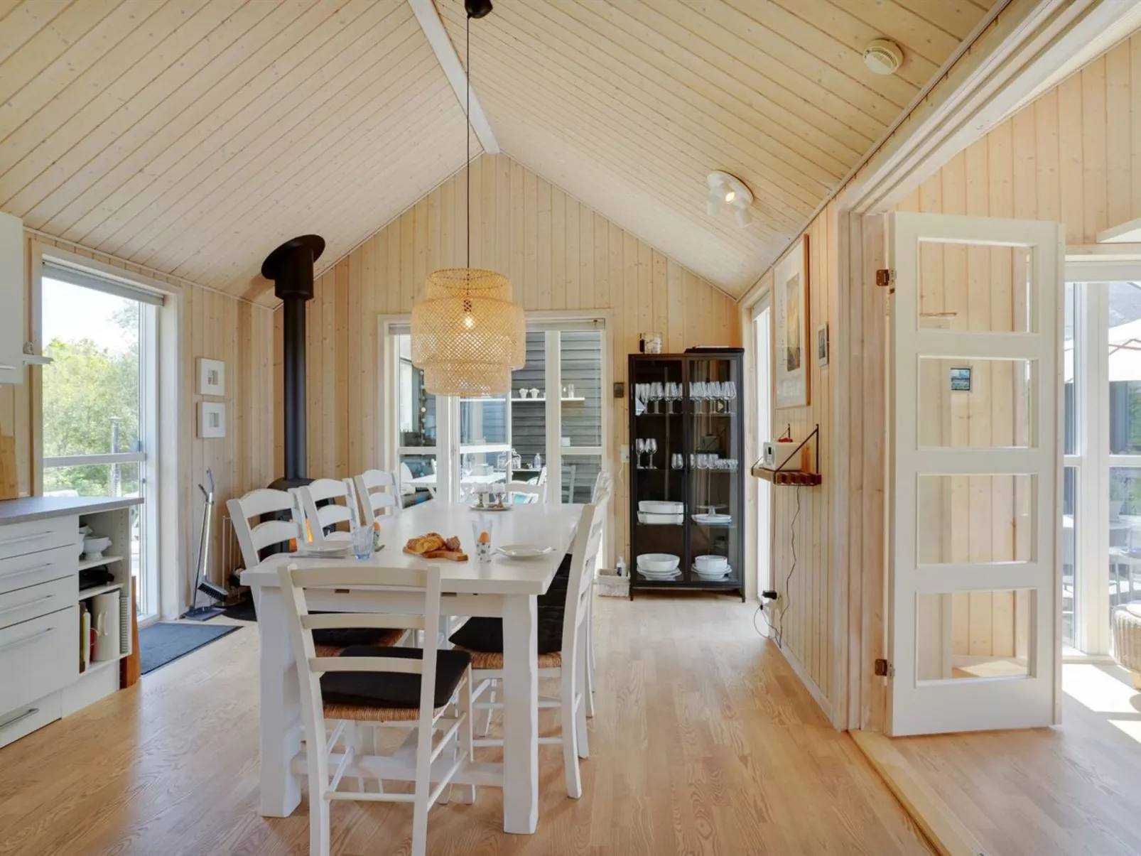 "Eireen" - 600m to the fjord-Inside