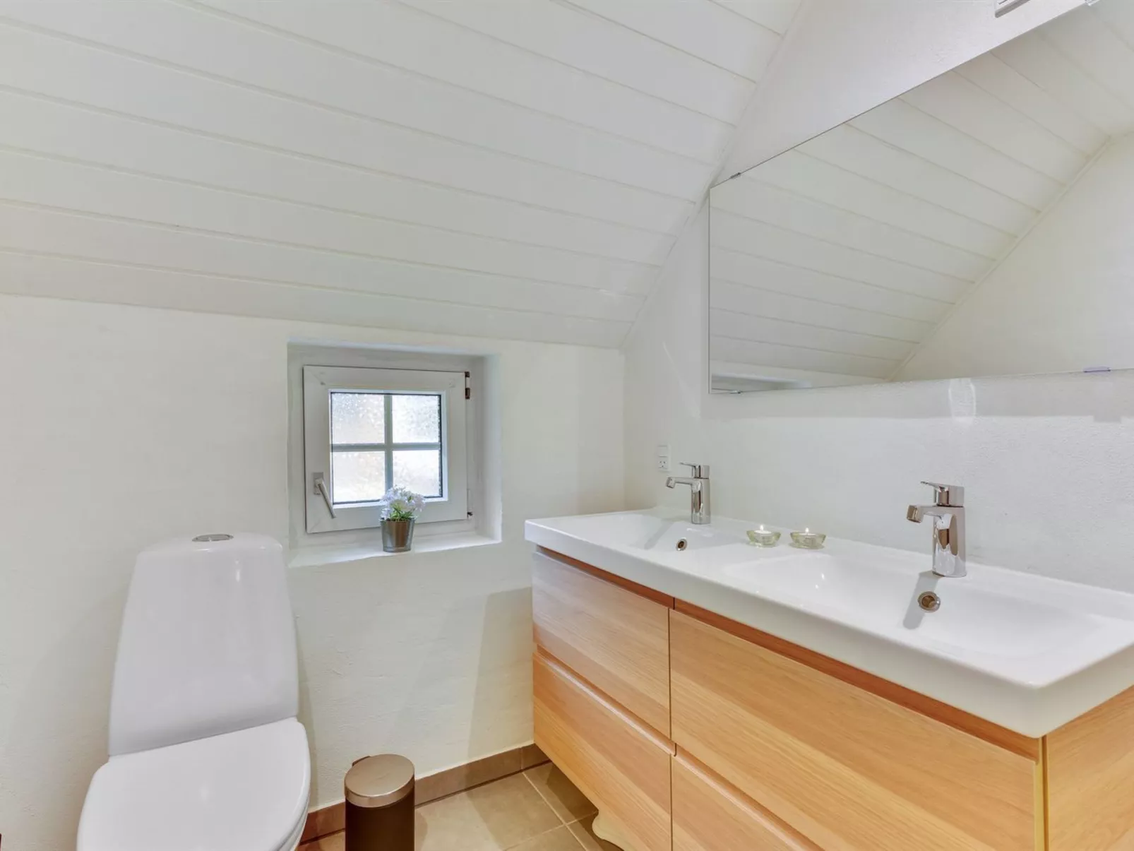 "Erla" - 2.3km from the sea-Inside