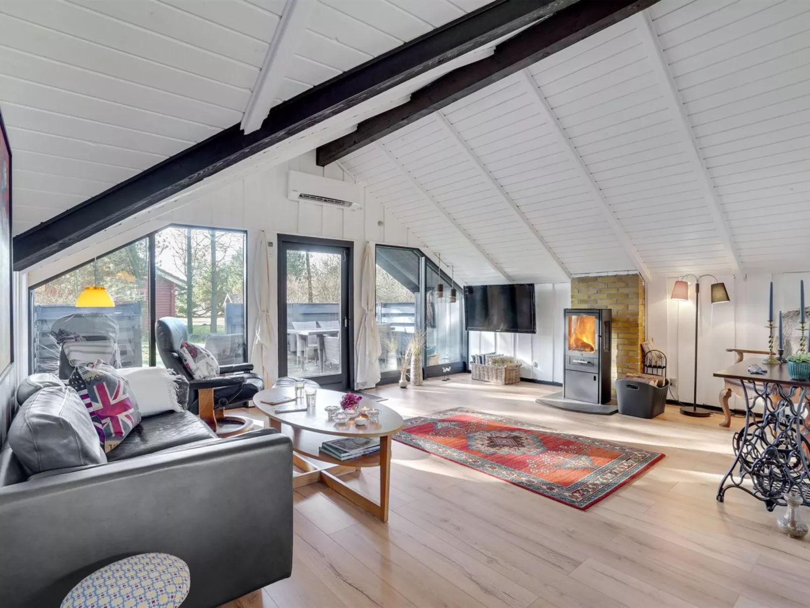 "Raita" - 350m to the fjord-Drinnen