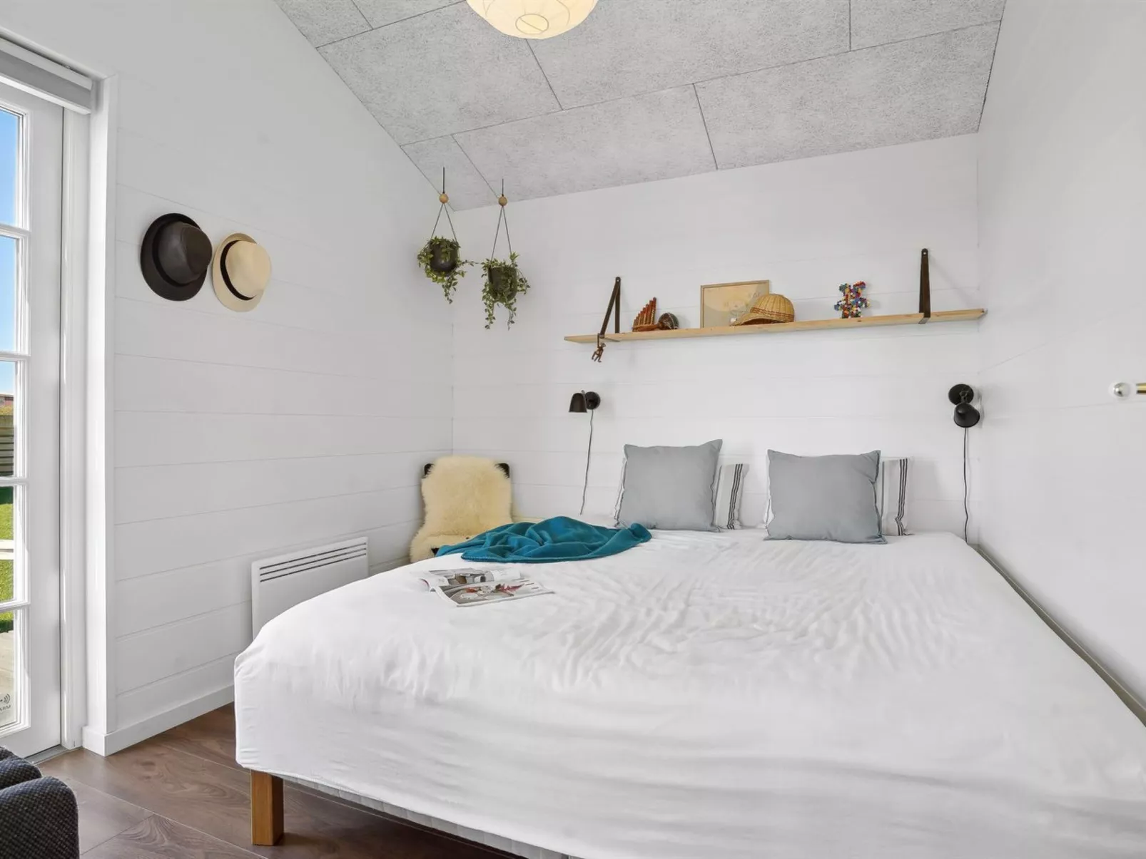 "Ovine" - 300m from the sea-Inside