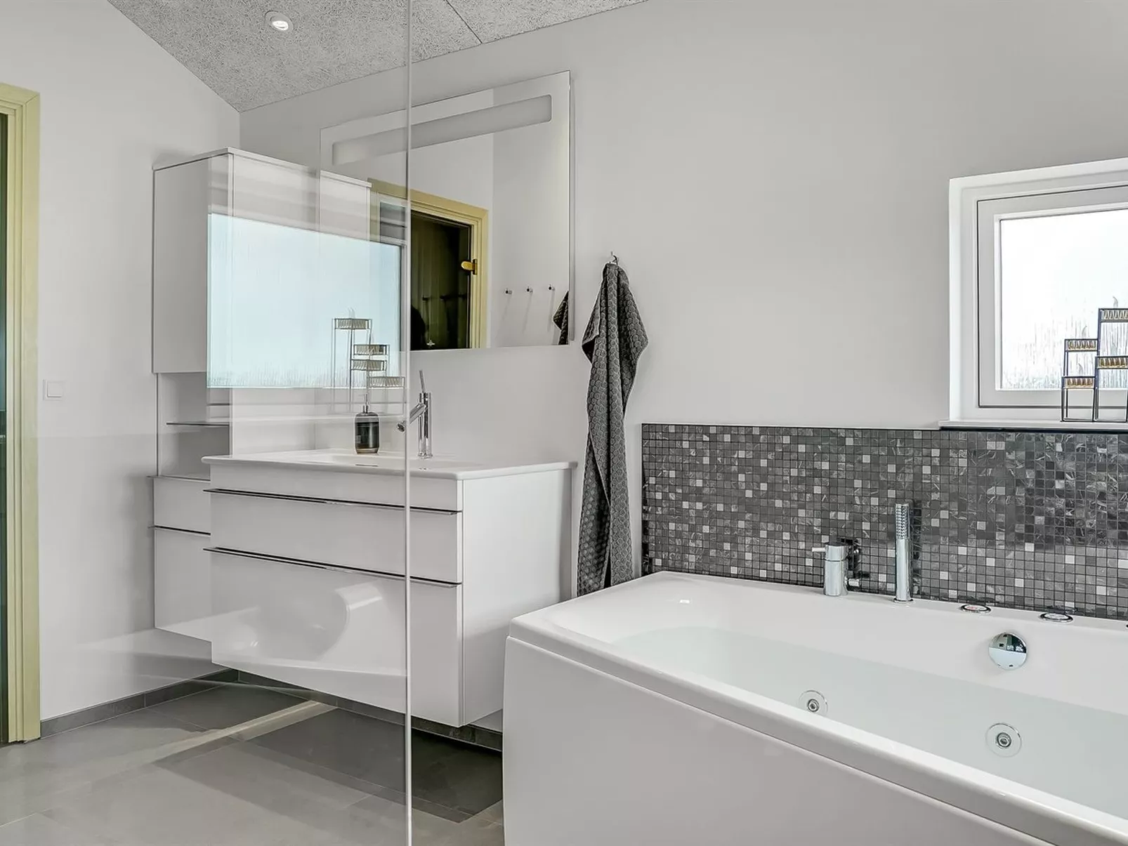 "Fegge" - 1.5km from the sea-Inside