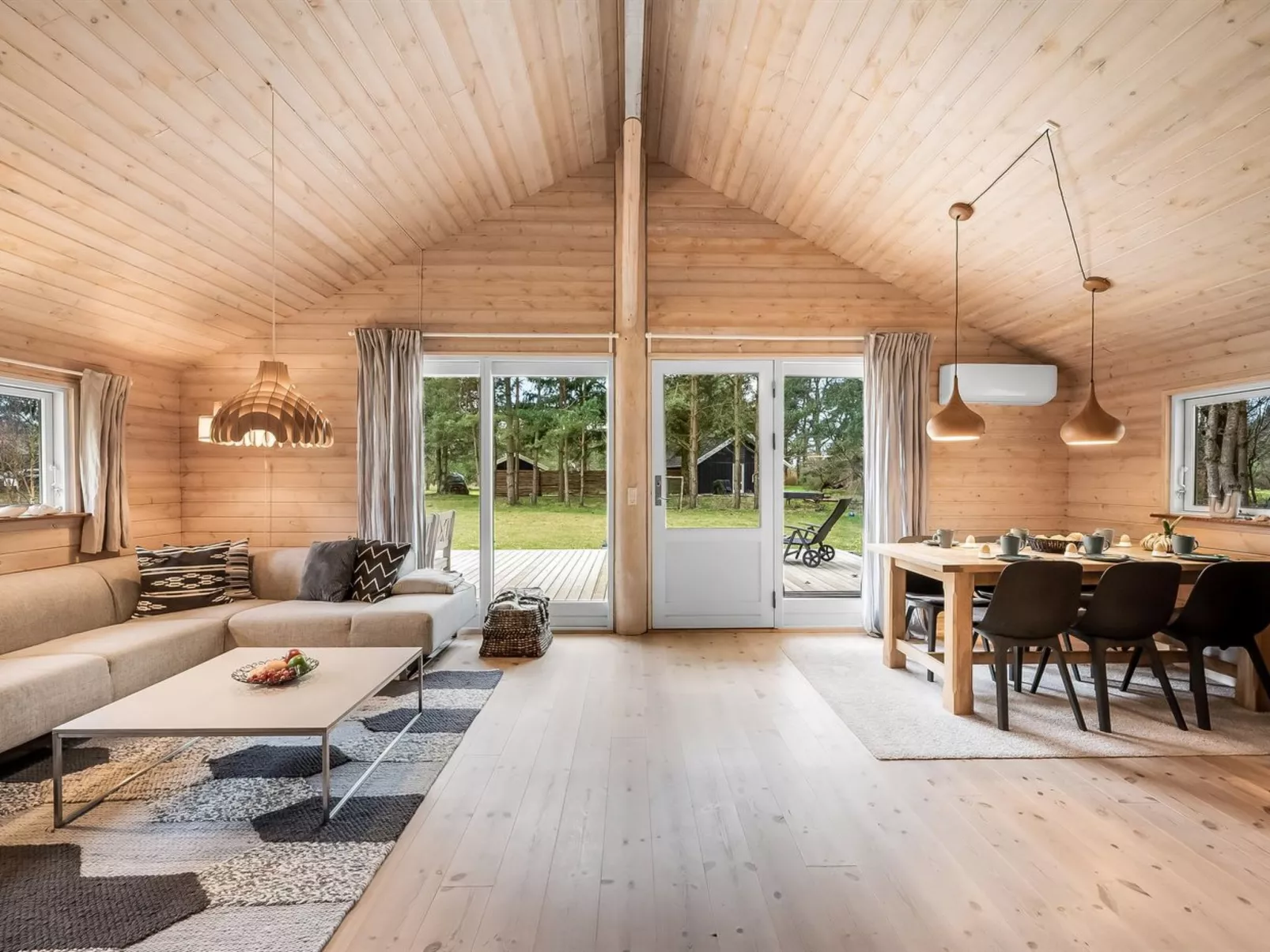 "Aman" - 700m to the fjord-Inside