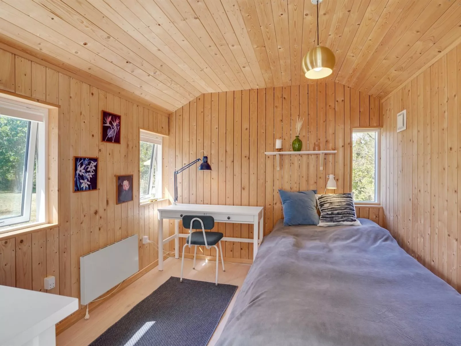 "Sebastian" - 100m to the fjord-Inside