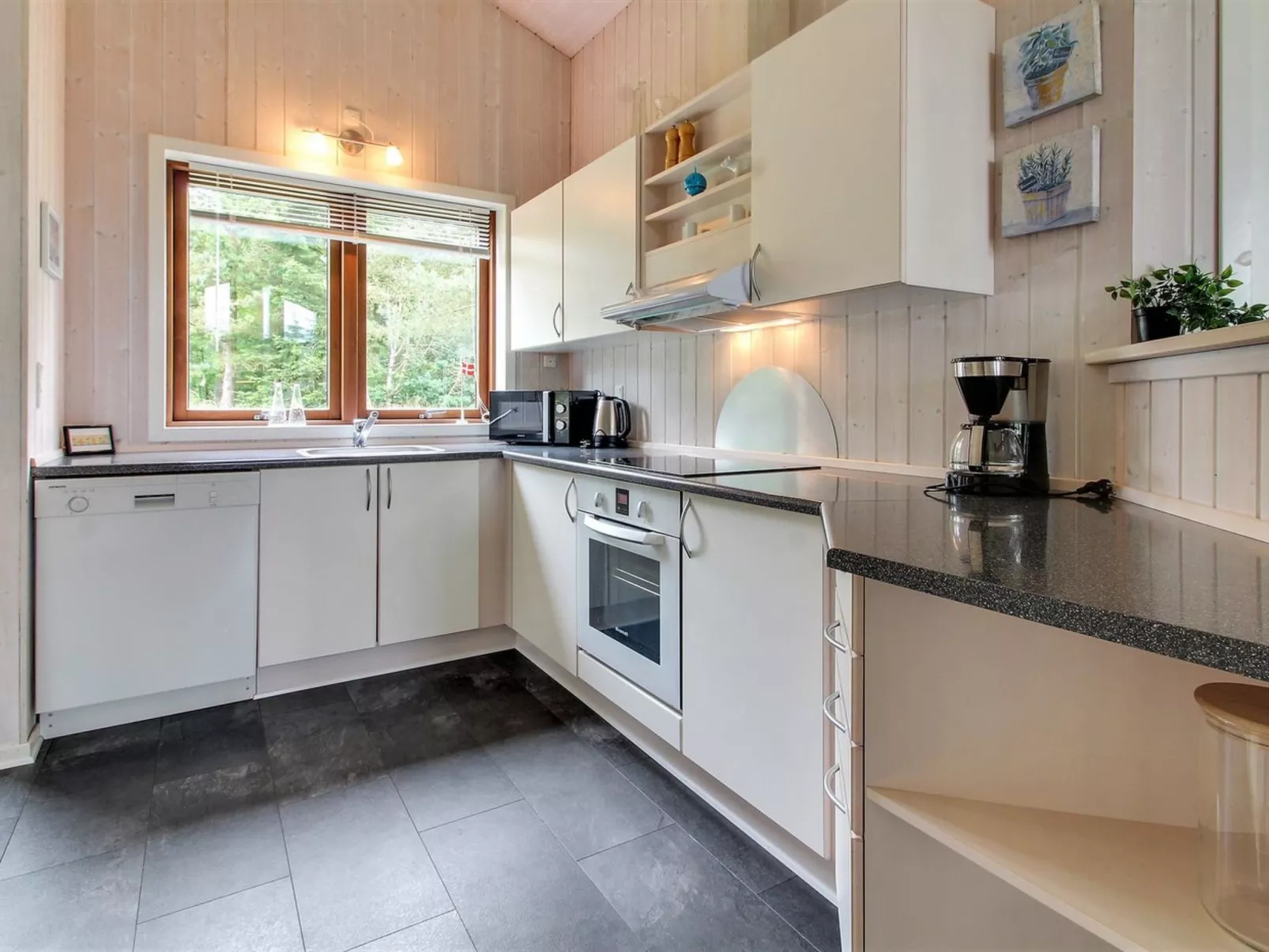 "Arvi" - 30km from the sea-Inside