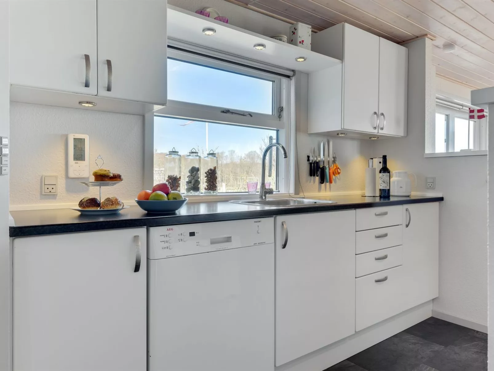 "Haraldina" - 350m to the fjord-Inside