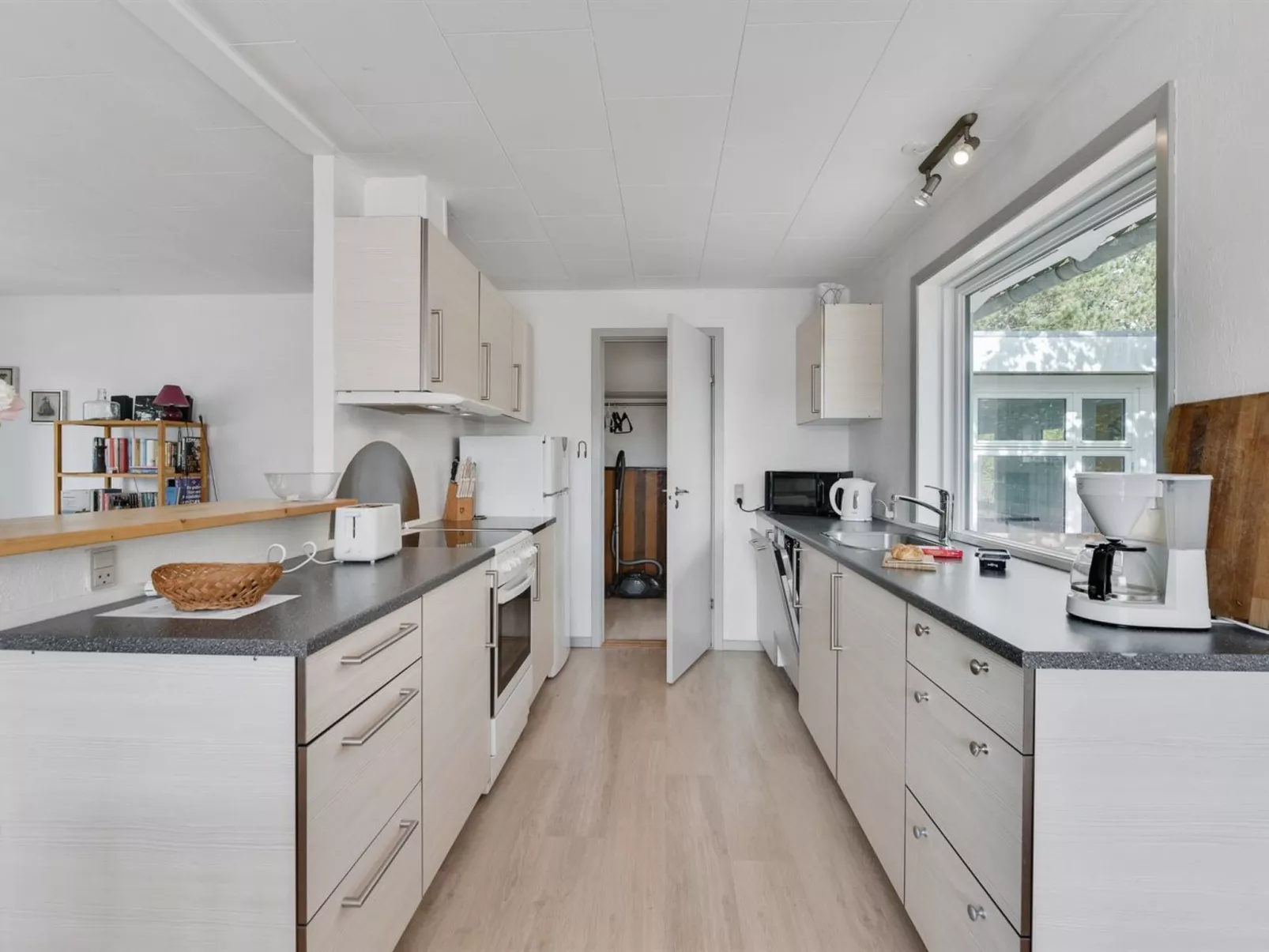 "Sylvie" - 1.5km from the sea-Inside