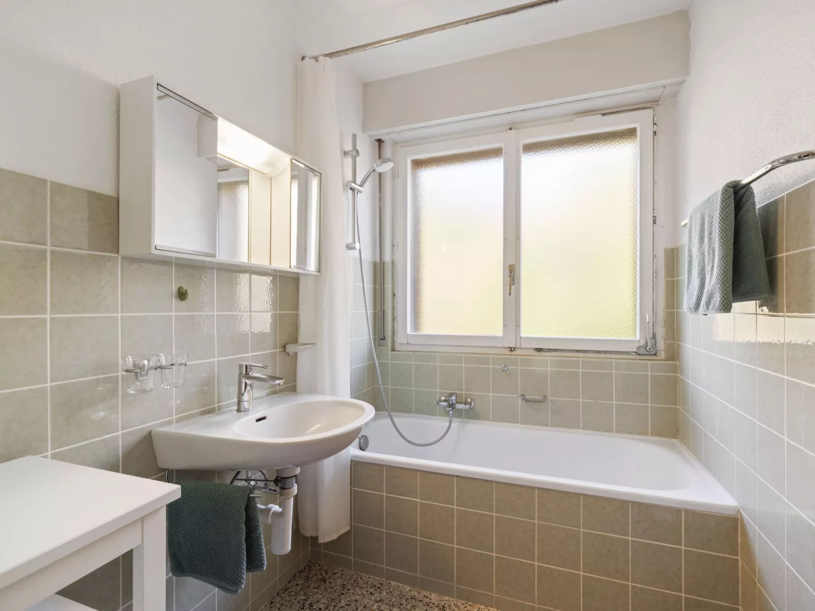 Belmont Est 80-Drinnen