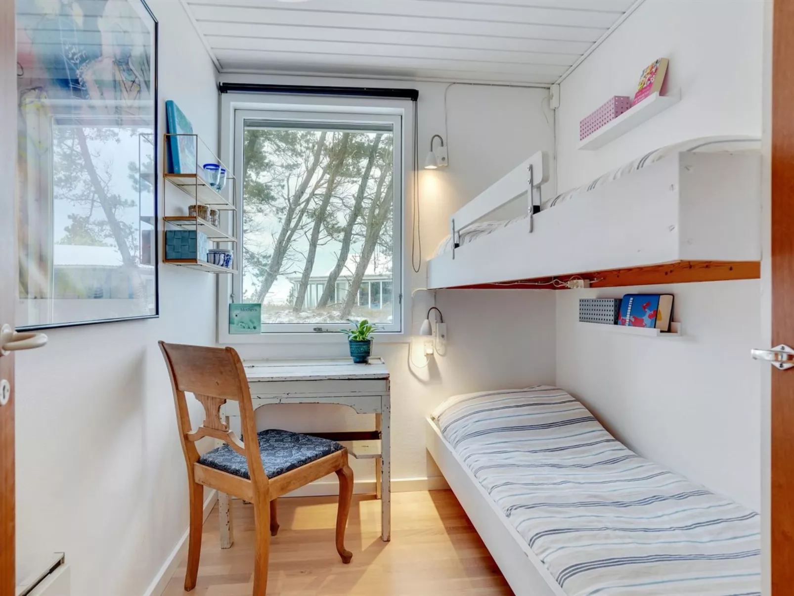 "Freda" - 100m to the fjord-Inside