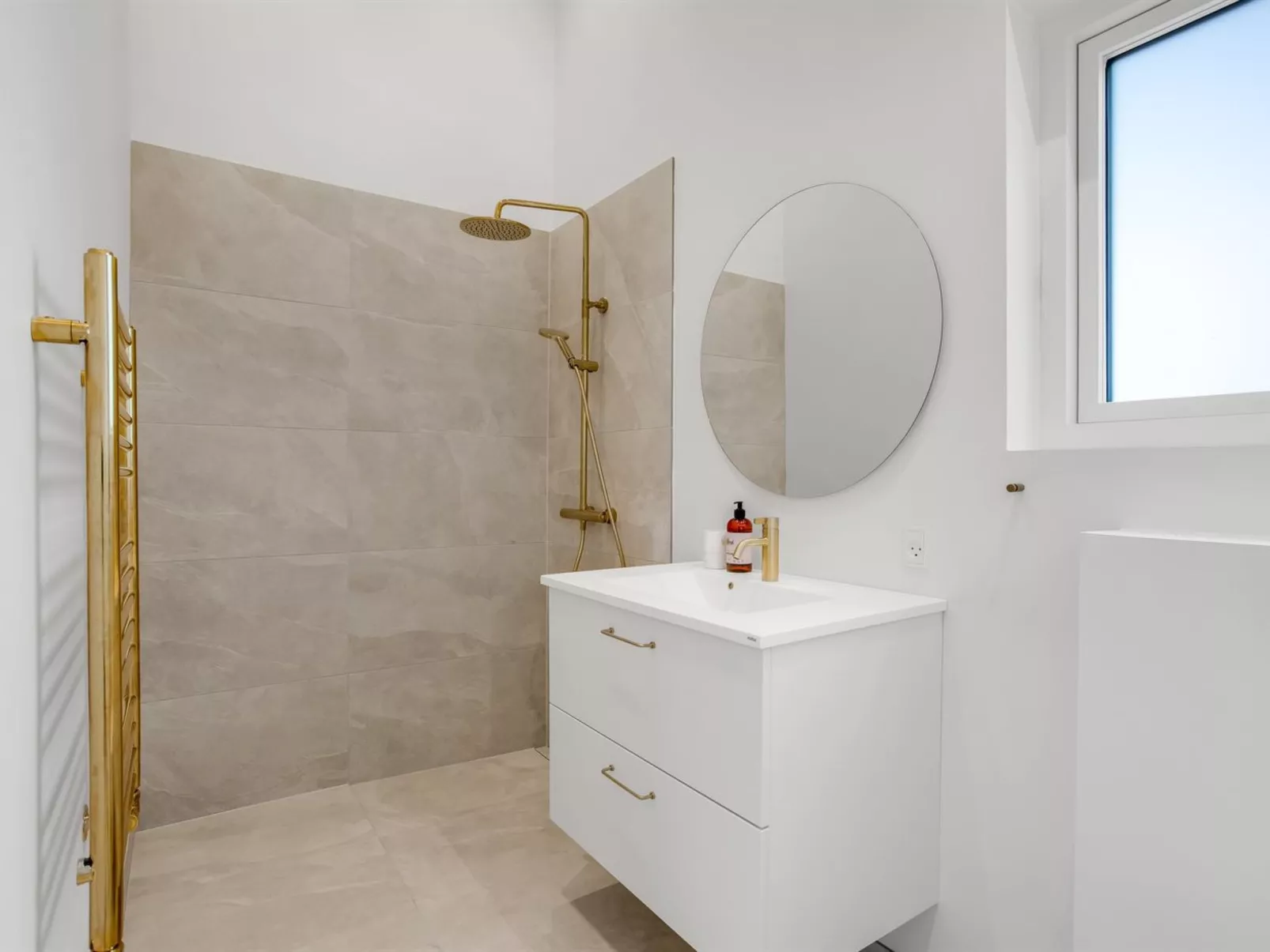 "Edmond" - 995m from the sea-Drinnen