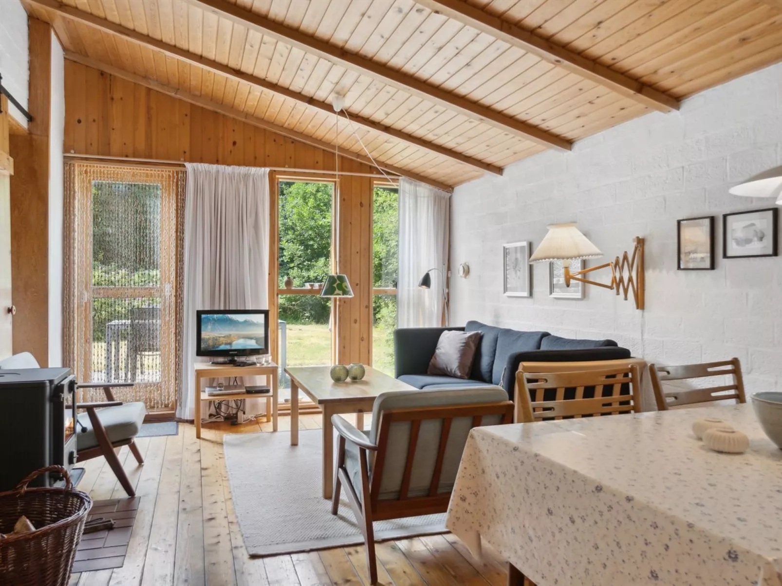 "Matta" - 800m from the sea-Drinnen