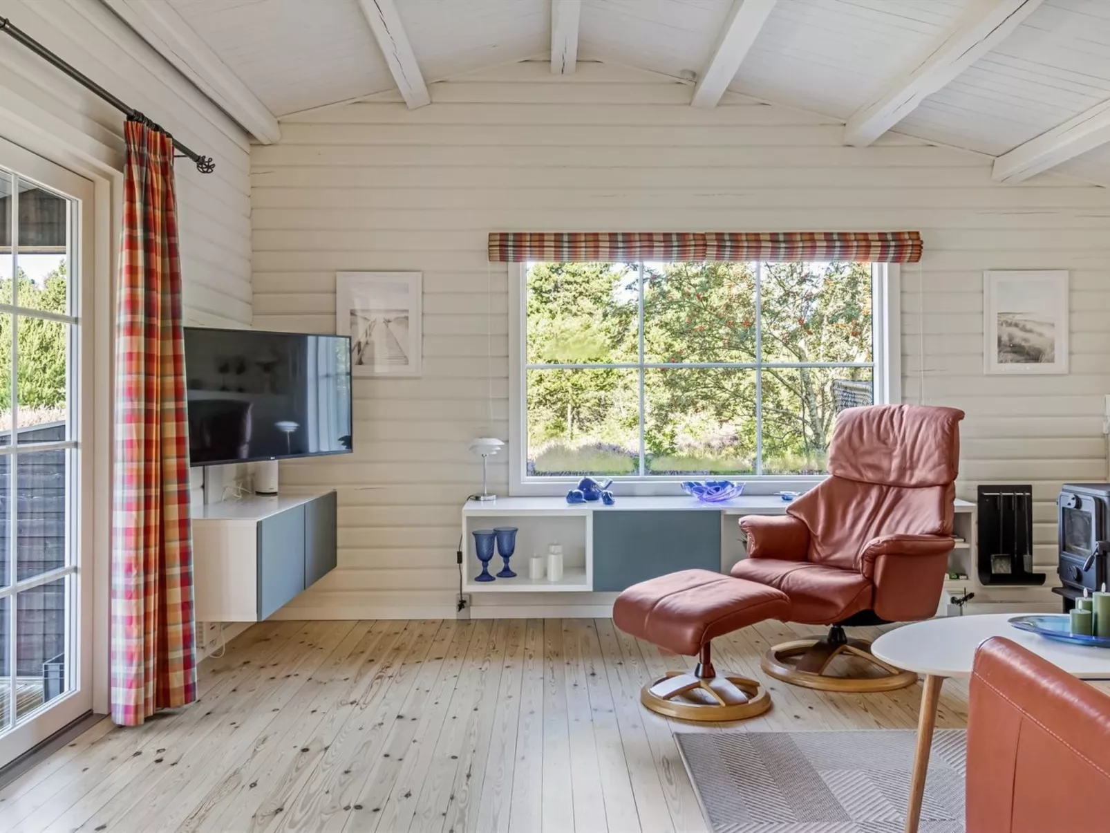 "Thorulf" - 3.5km from the sea-Inside