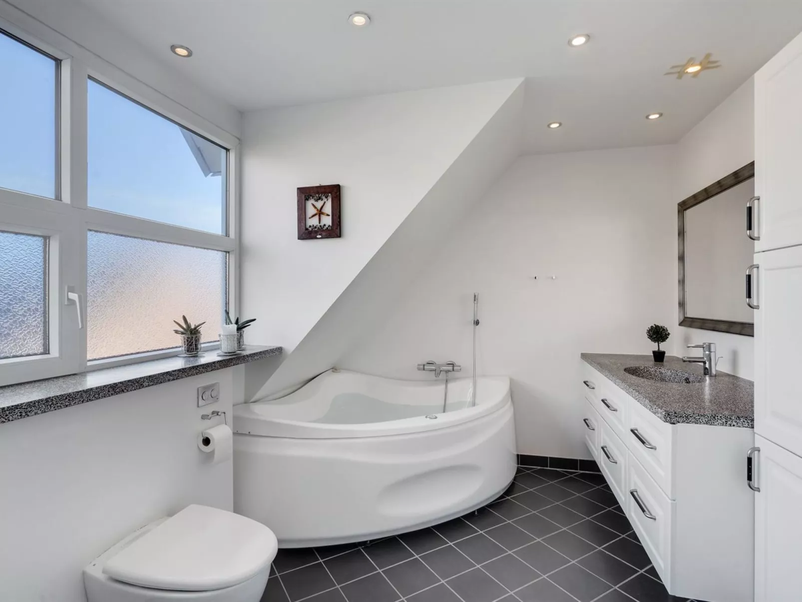 "Auguste" - 1.5km to the fjord-Inside