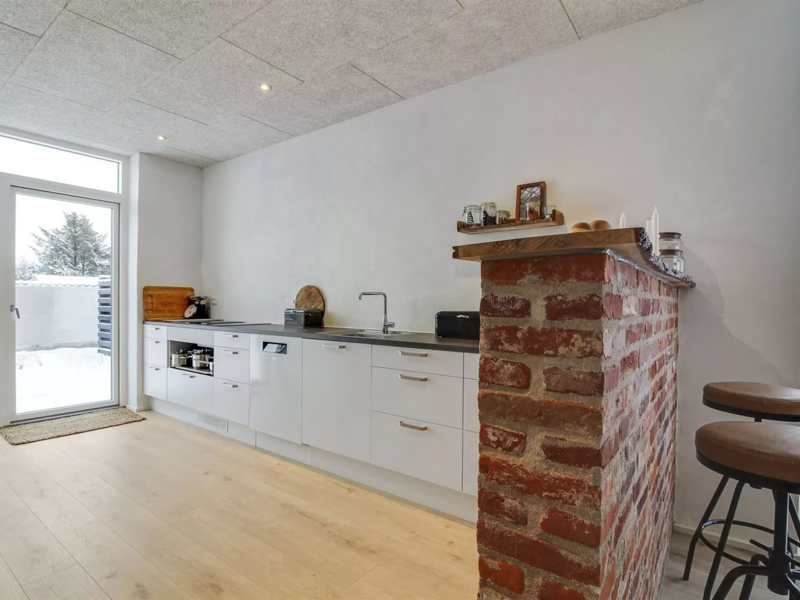 "Laulu" - 2km from the sea-Inside