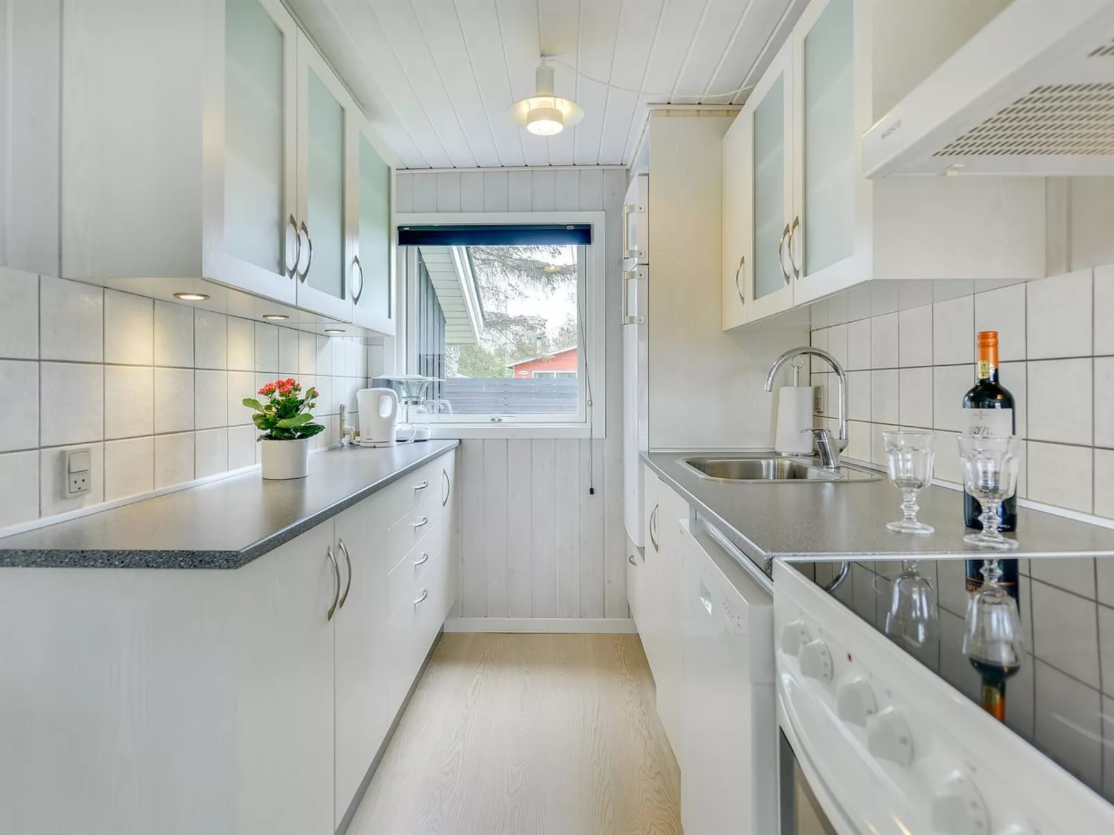 "Hildegarde" - 900m from the sea-Inside