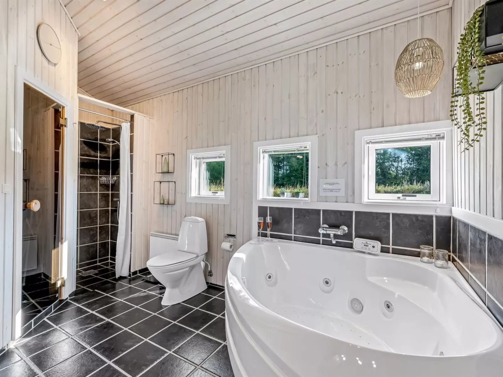 "Sviðandi" - 1.5km from the sea-Drinnen