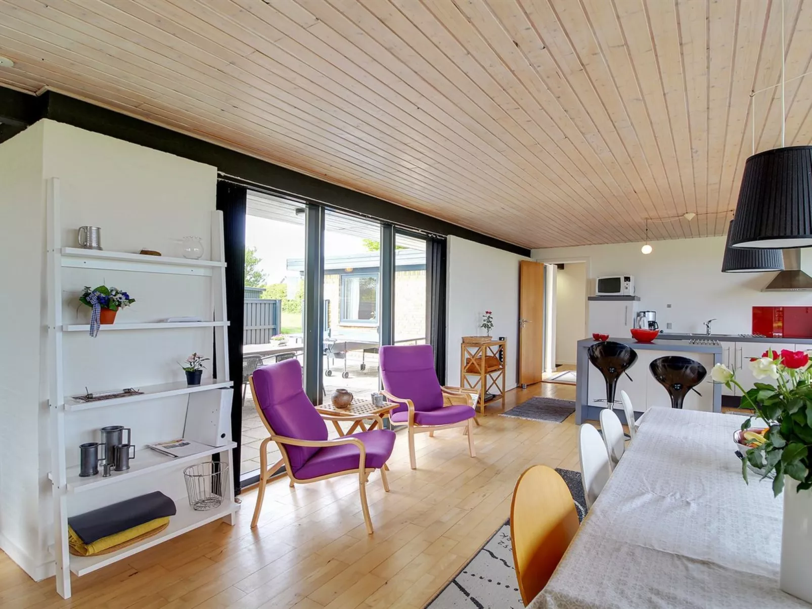 "Kiowa" - 100m from the sea-Dedans