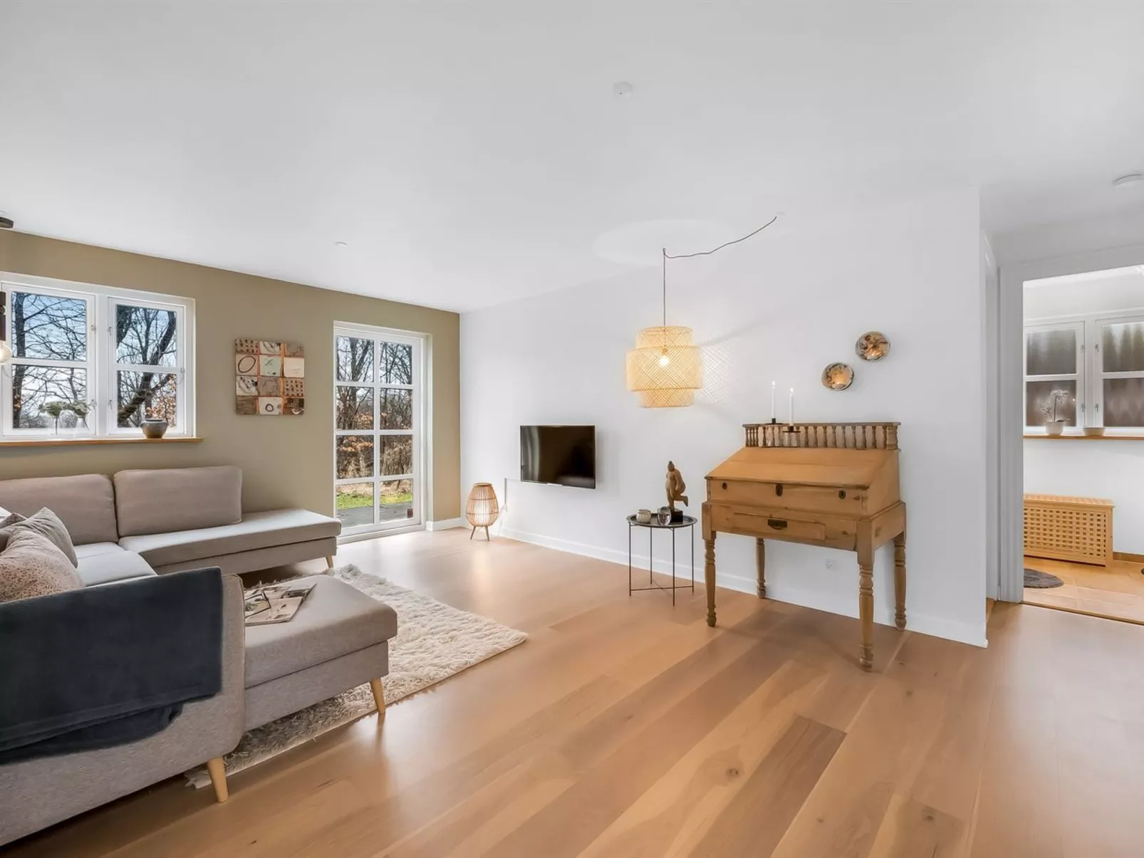 "Mandana" - 10km to the fjord-Drinnen