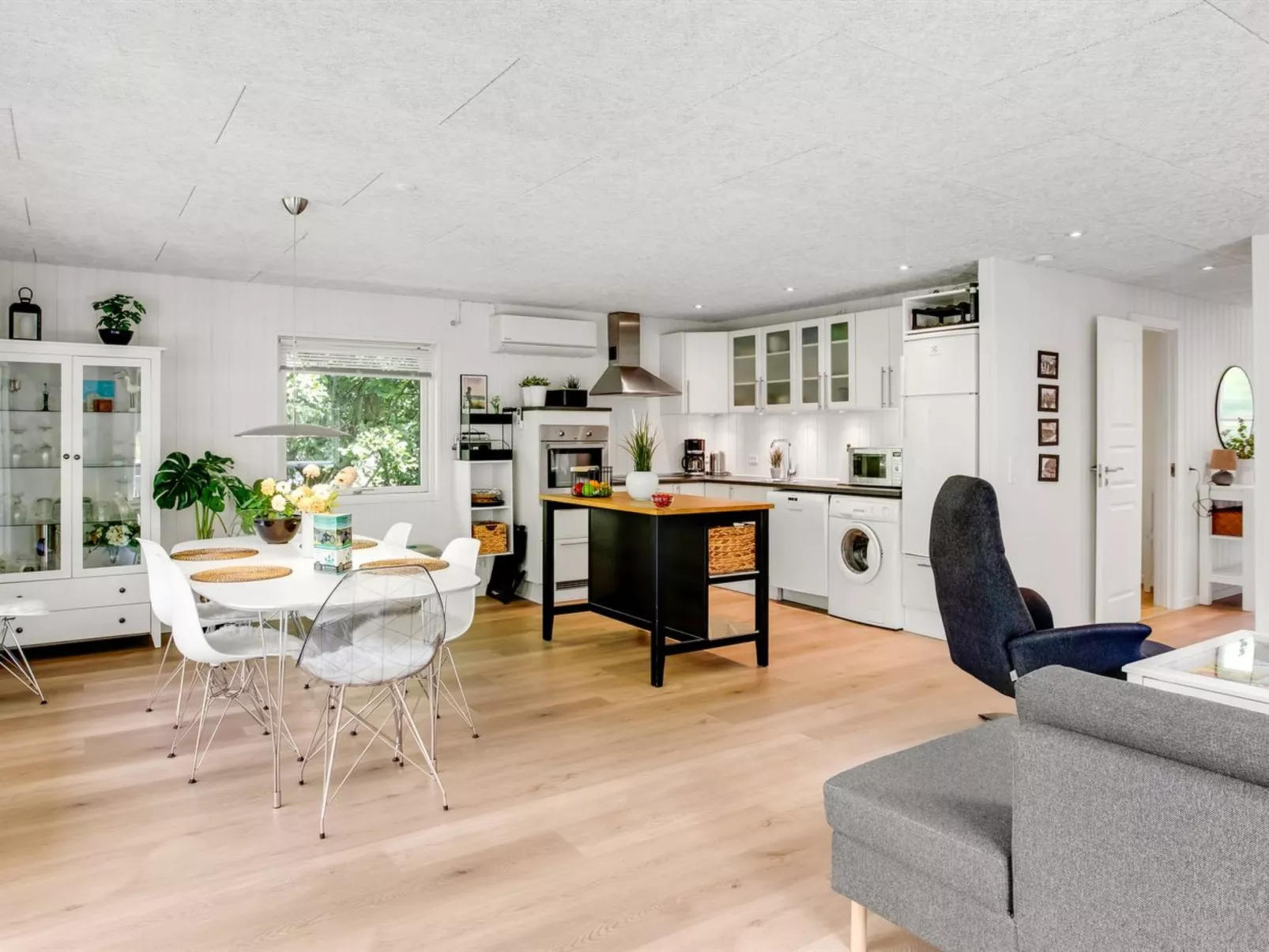 "Maik" - 1.5km from the sea-Inside