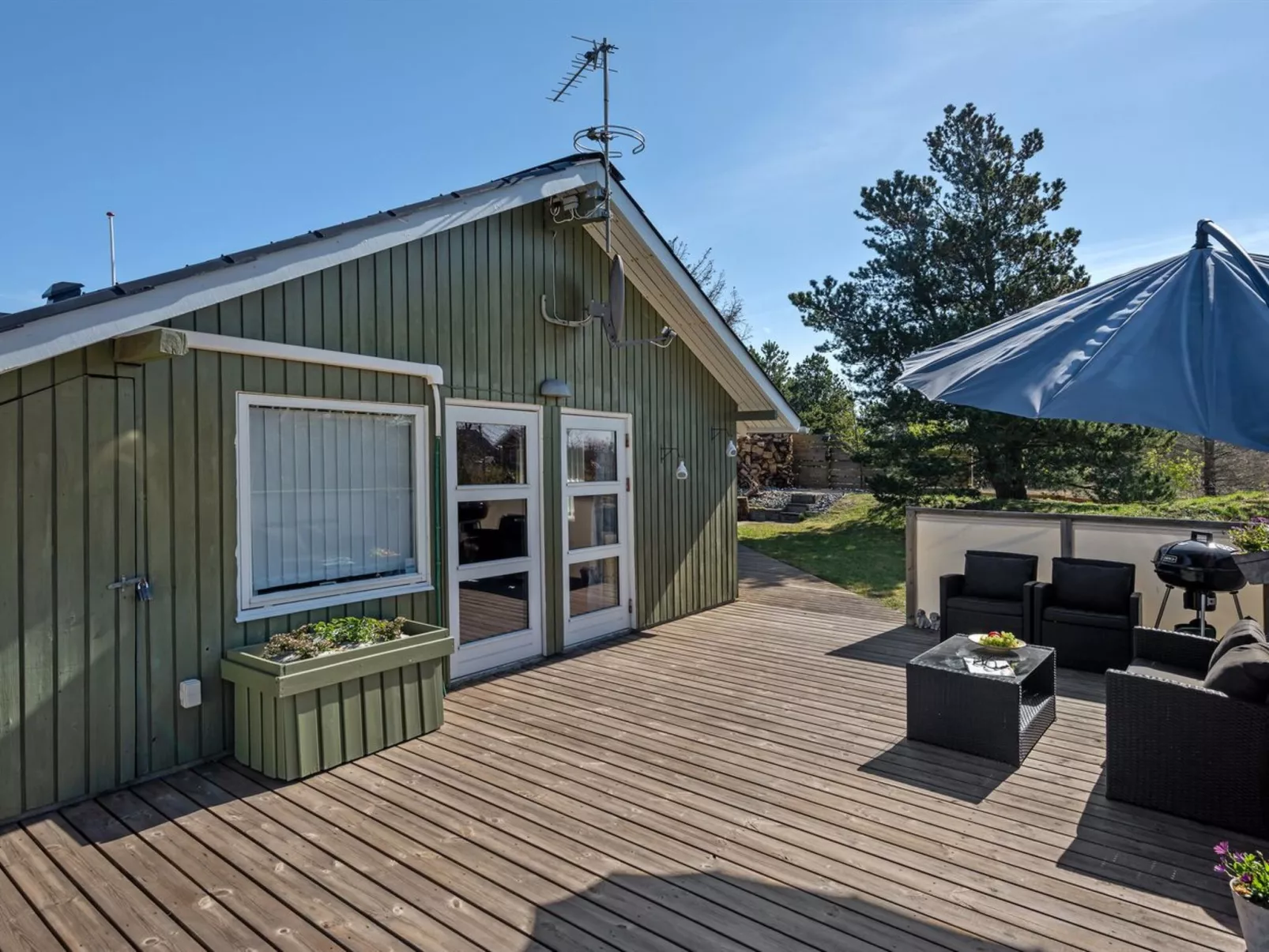 "Hannah" - 300m to the fjord-Outside