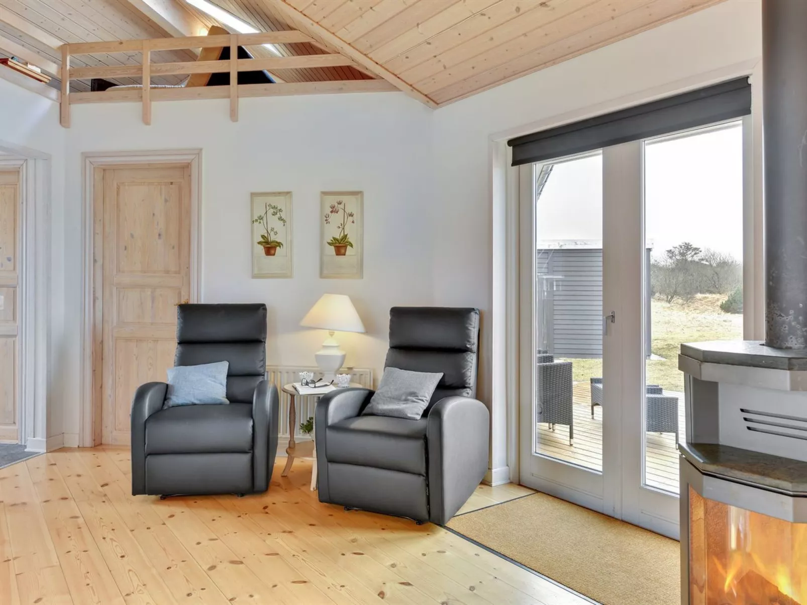 "Karmen" - 300m to the fjord-Dedans