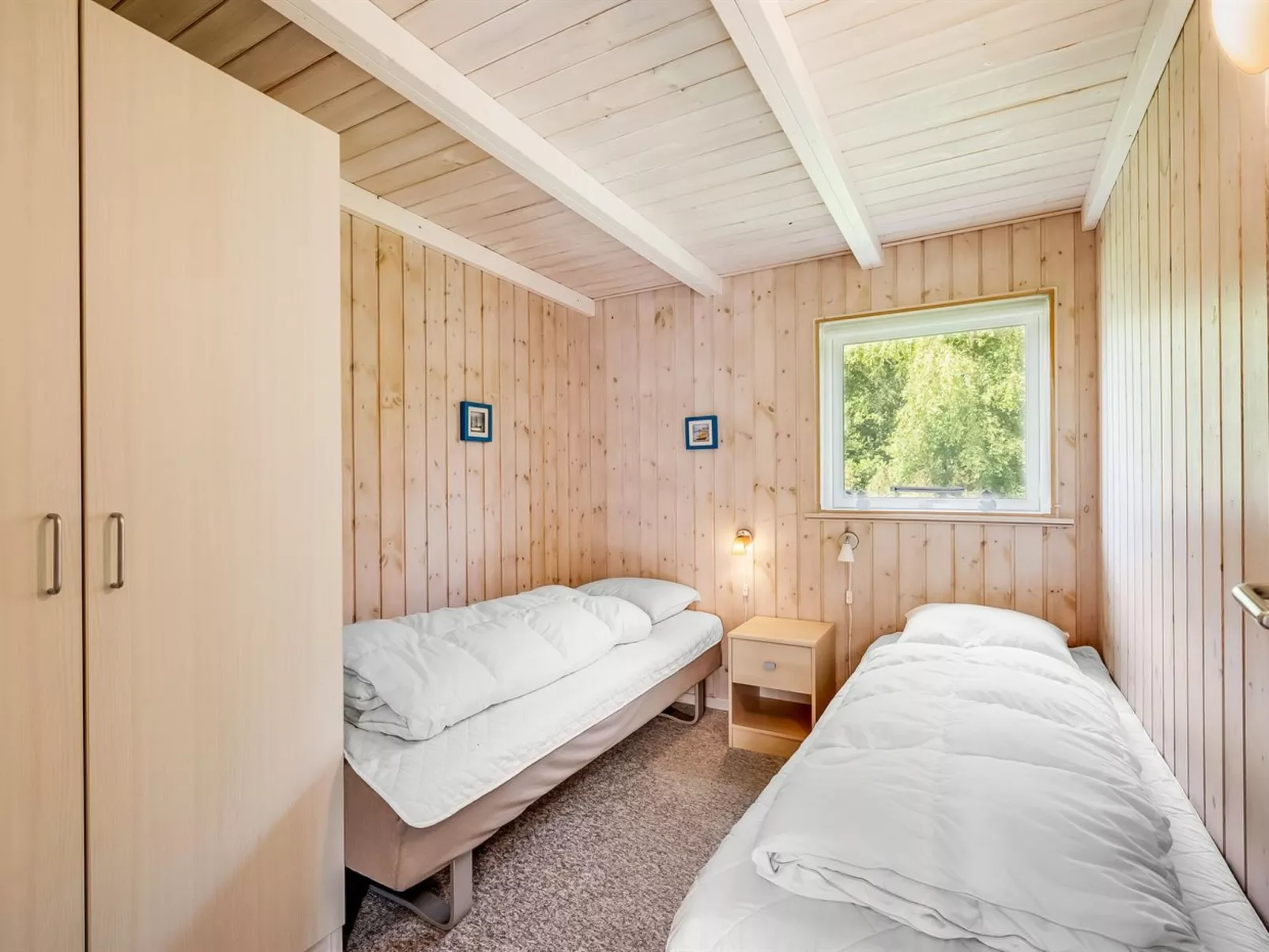 "Karlsefni" - 600m to the fjord-Inside