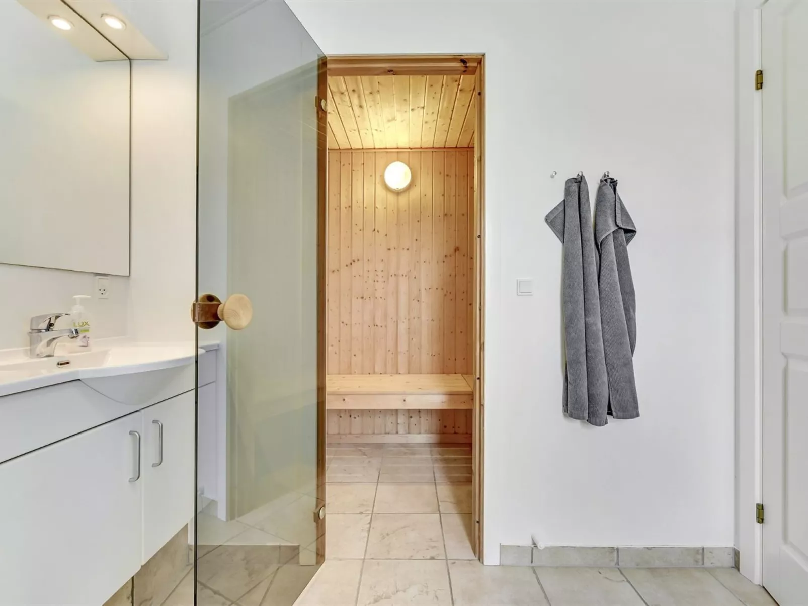 "Bleike" - 250m from the sea-Drinnen