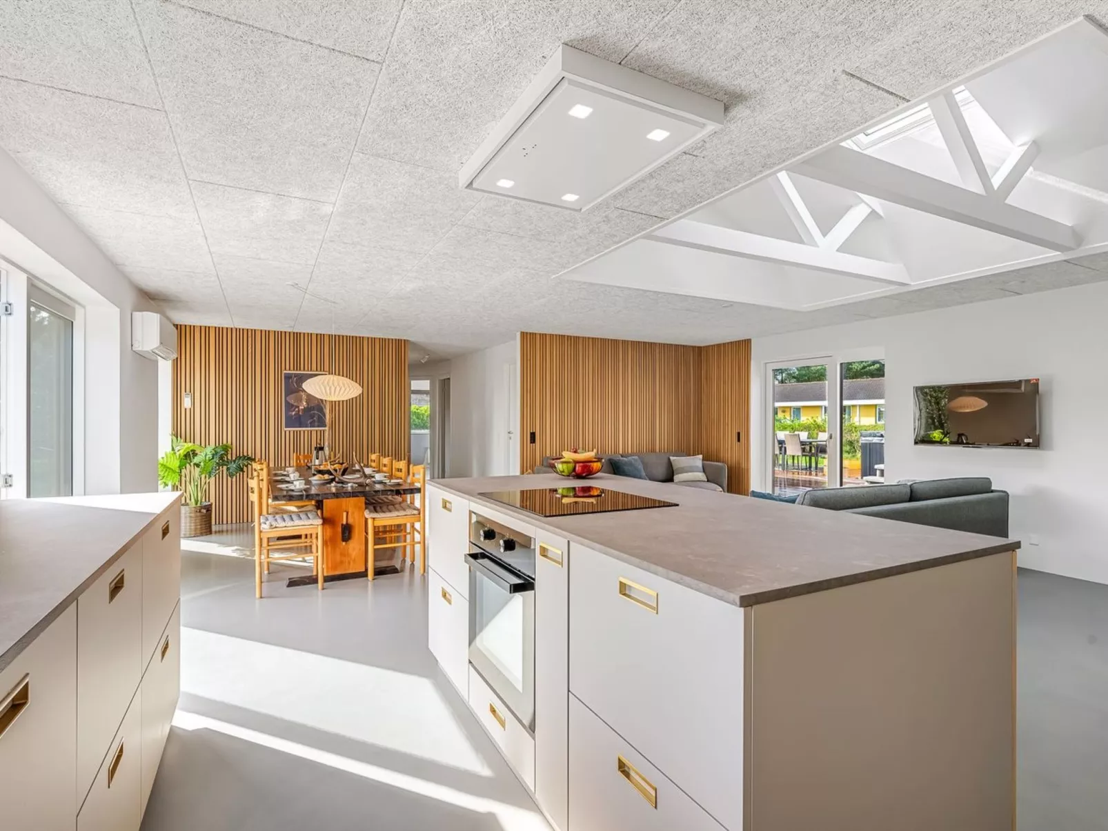 "Gunny" - 500m to the fjord-Drinnen