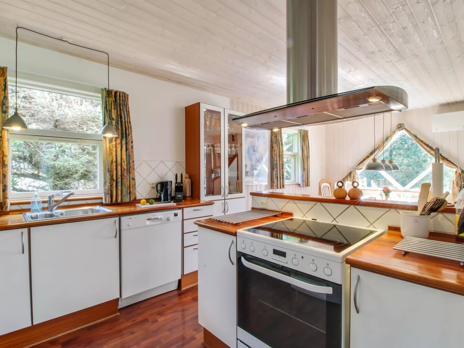 "Hemming" -  from the sea-Drinnen