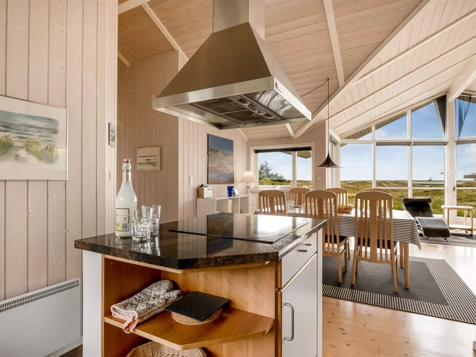 "Leona" - 250m to the fjord-Inside