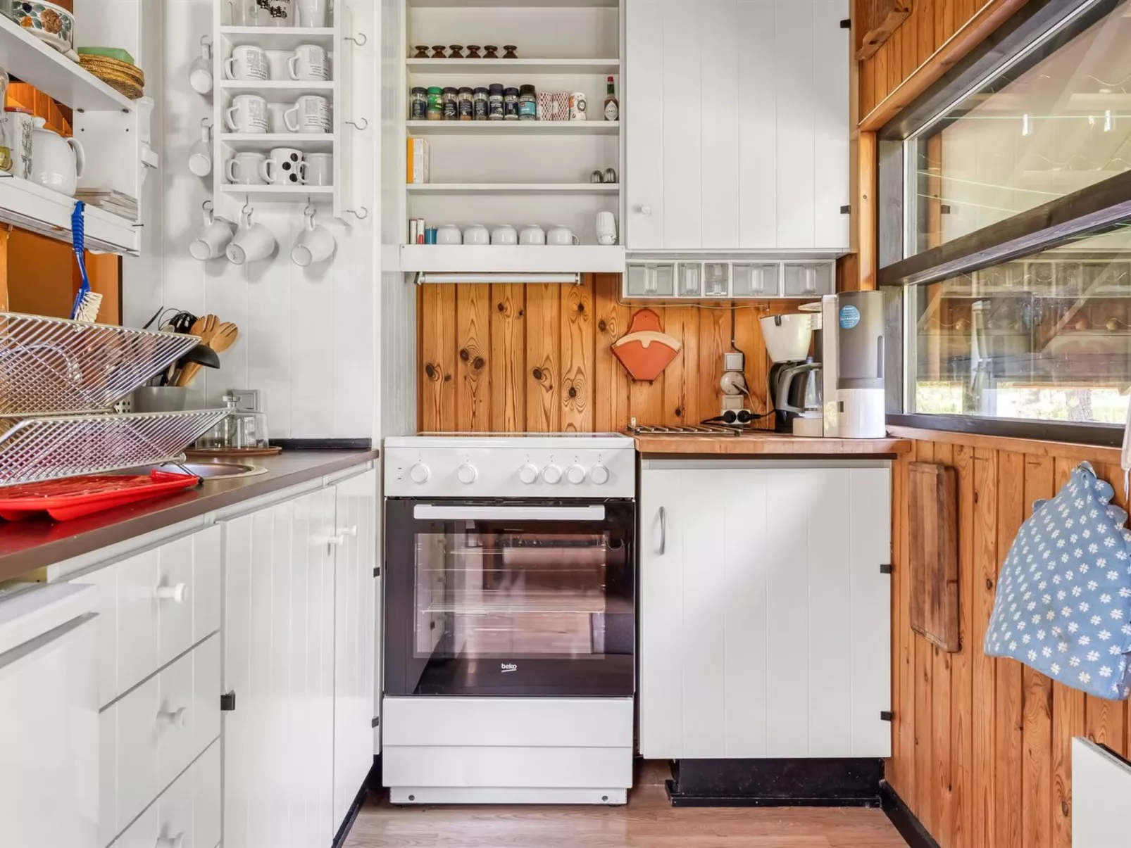 "Elfrieda" - 1.6km from the sea-Dedans