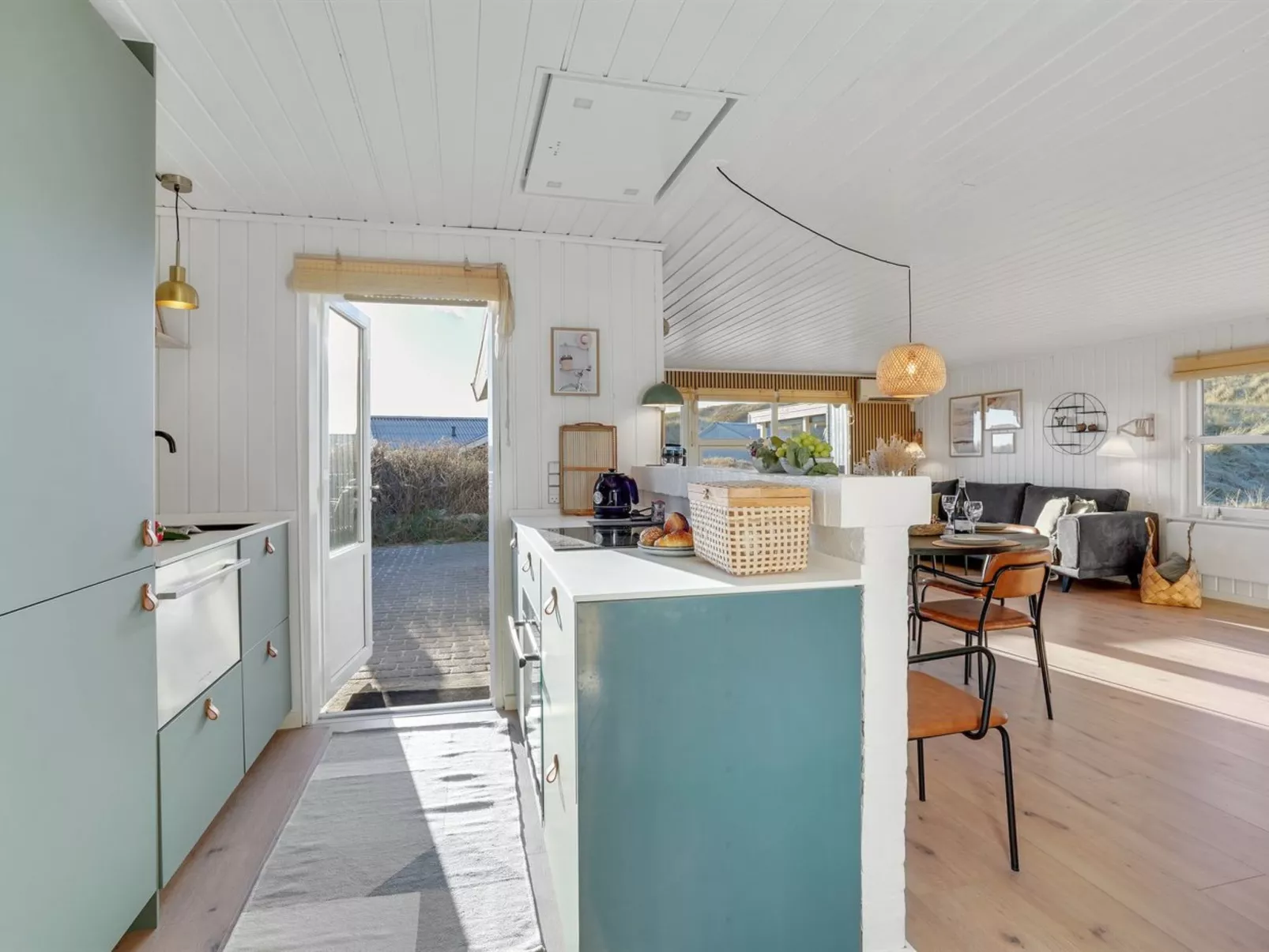 "Assa" -  from the sea-Inside