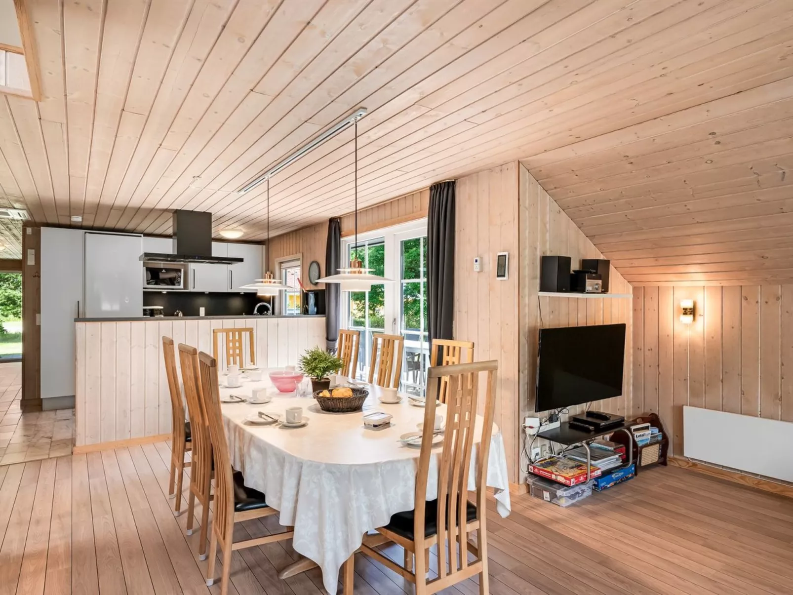 "Gunvald" - 2km to the fjord-Inside