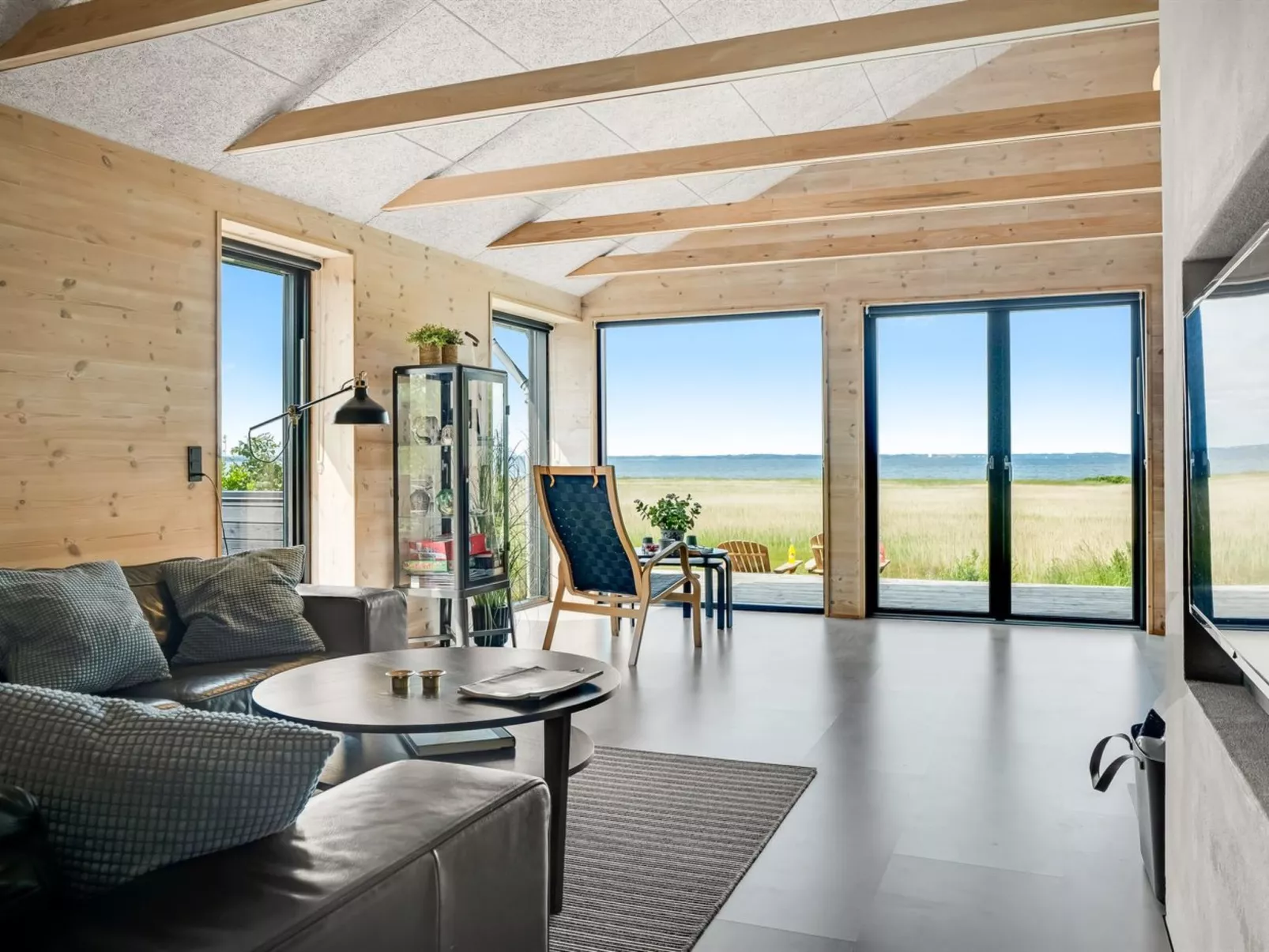 "Aslag" - 150m to the fjord-Drinnen