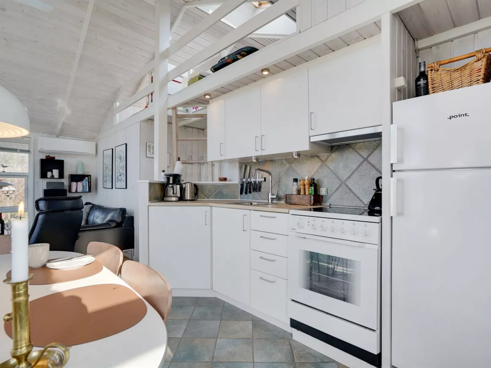 "Yara" - 1km to the fjord-Inside