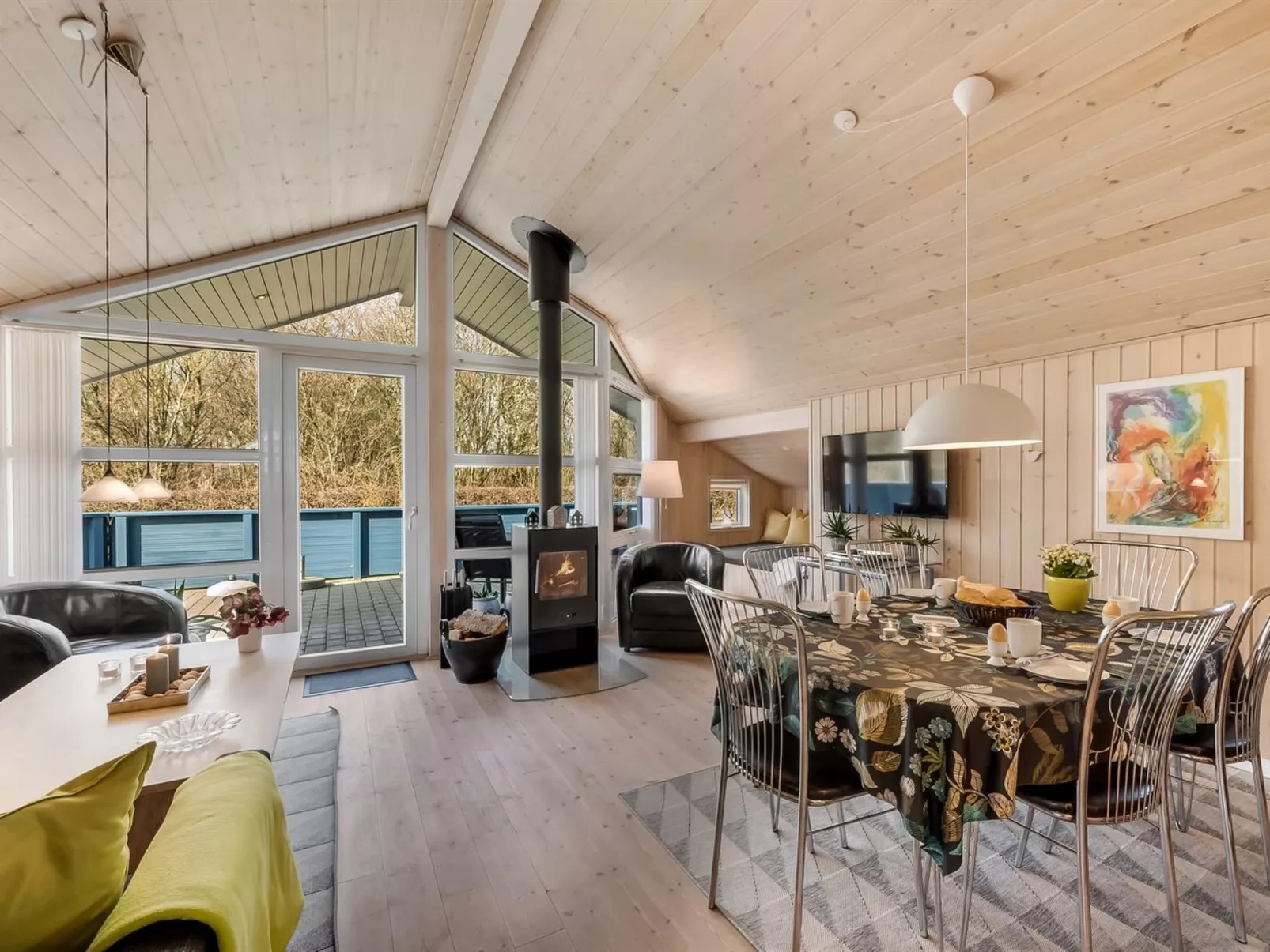 "Tobbi" - 1.1km to the fjord-Inside