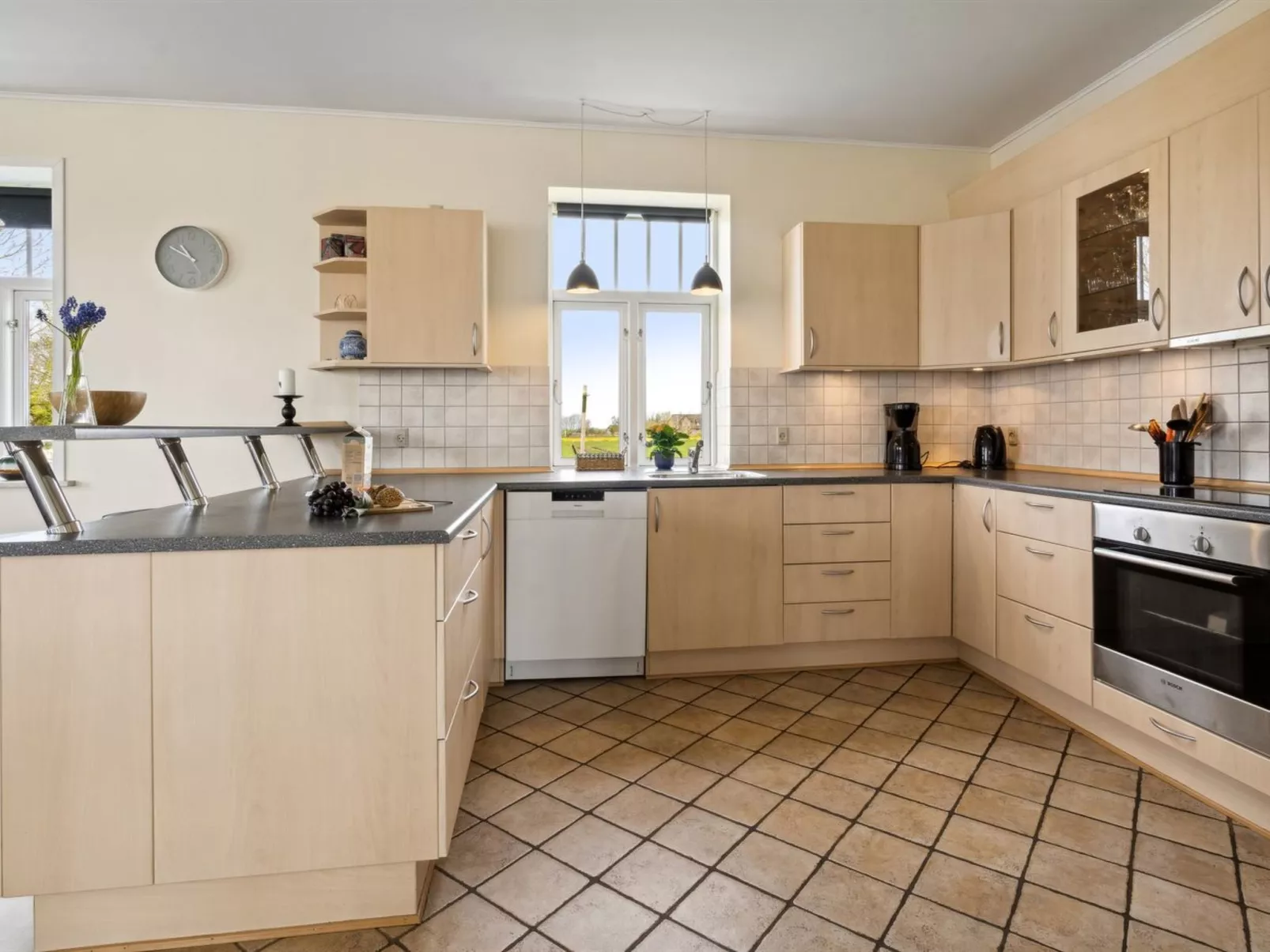 "Adine" - 13km from the sea-Inside