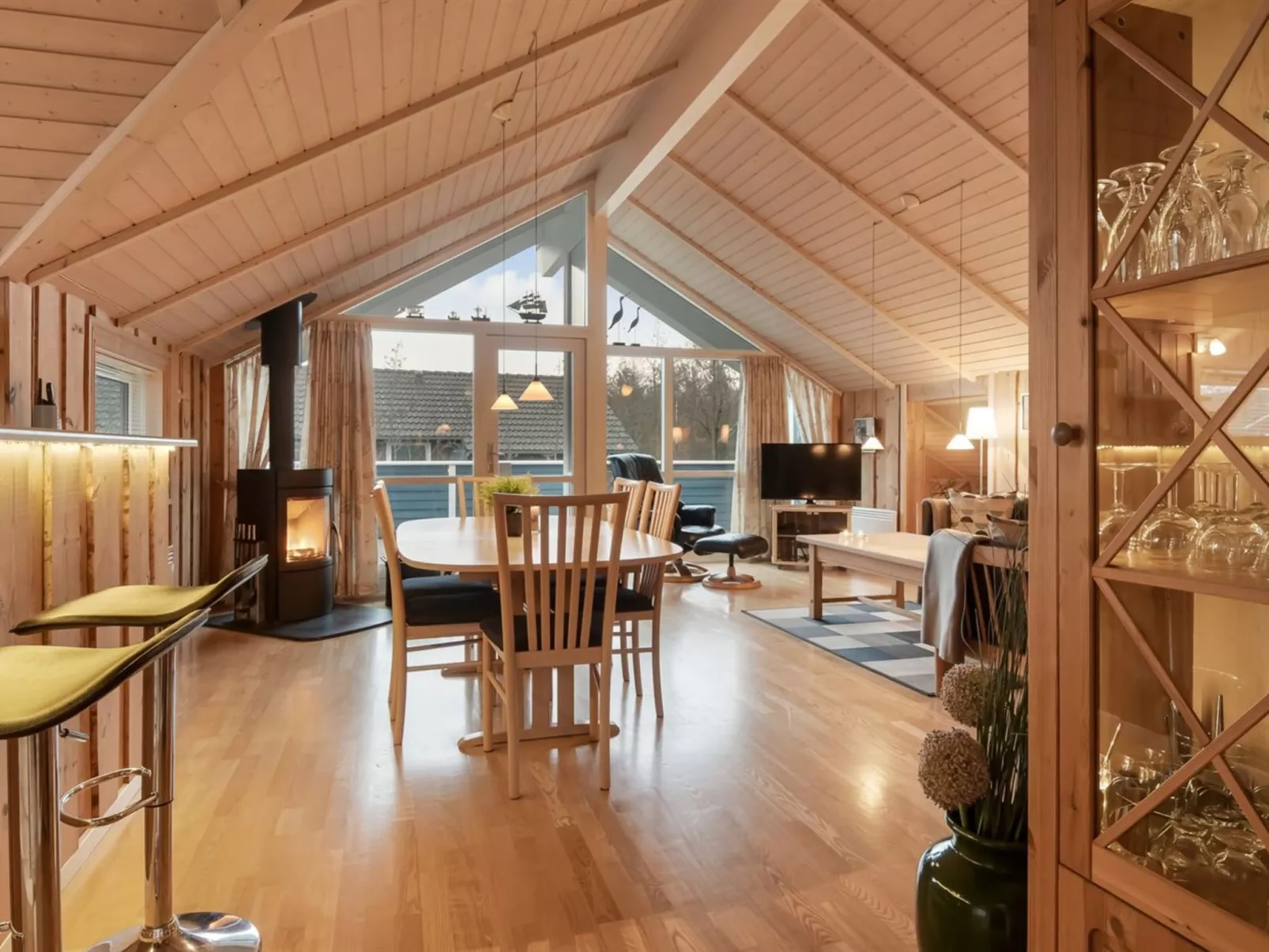 "Thit" - 1.2km to the fjord-Drinnen