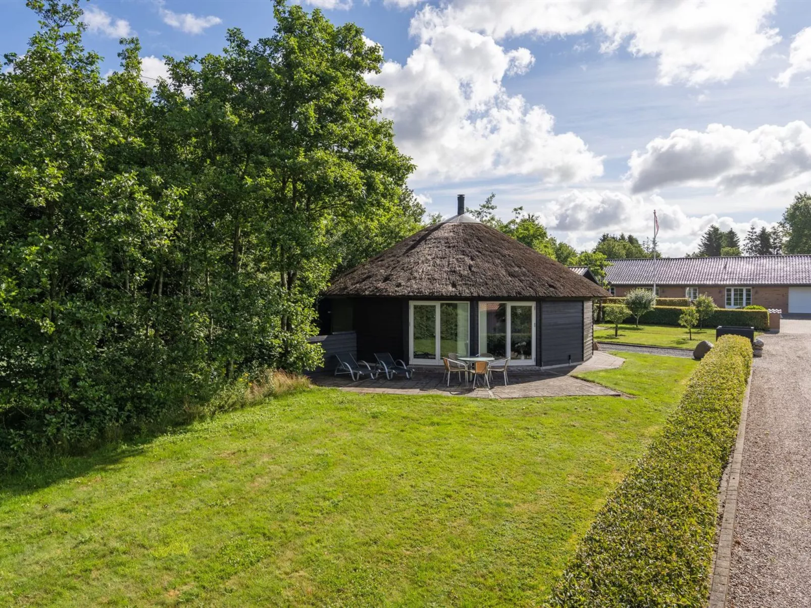 "Adrienne" - 35km from the sea-Outside