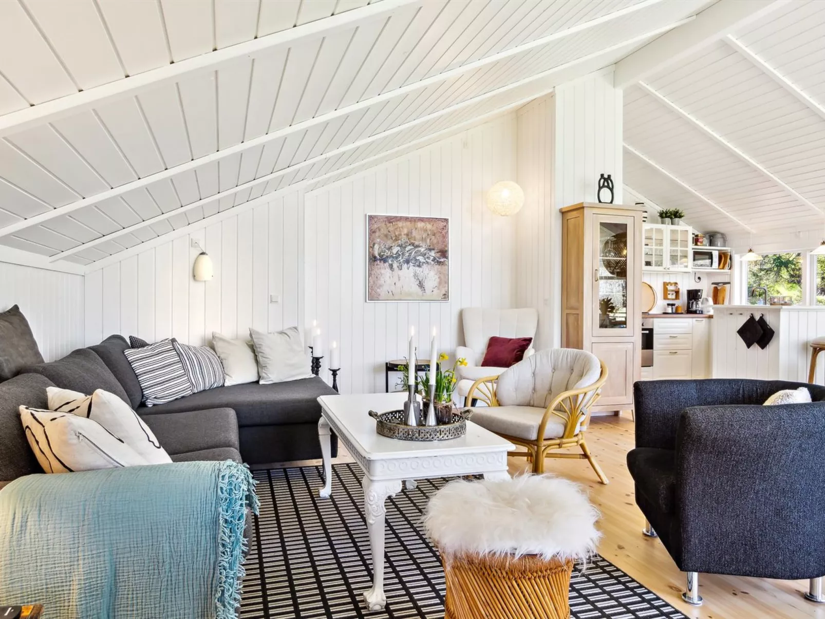 "Juke" - 425m from the sea-Inside